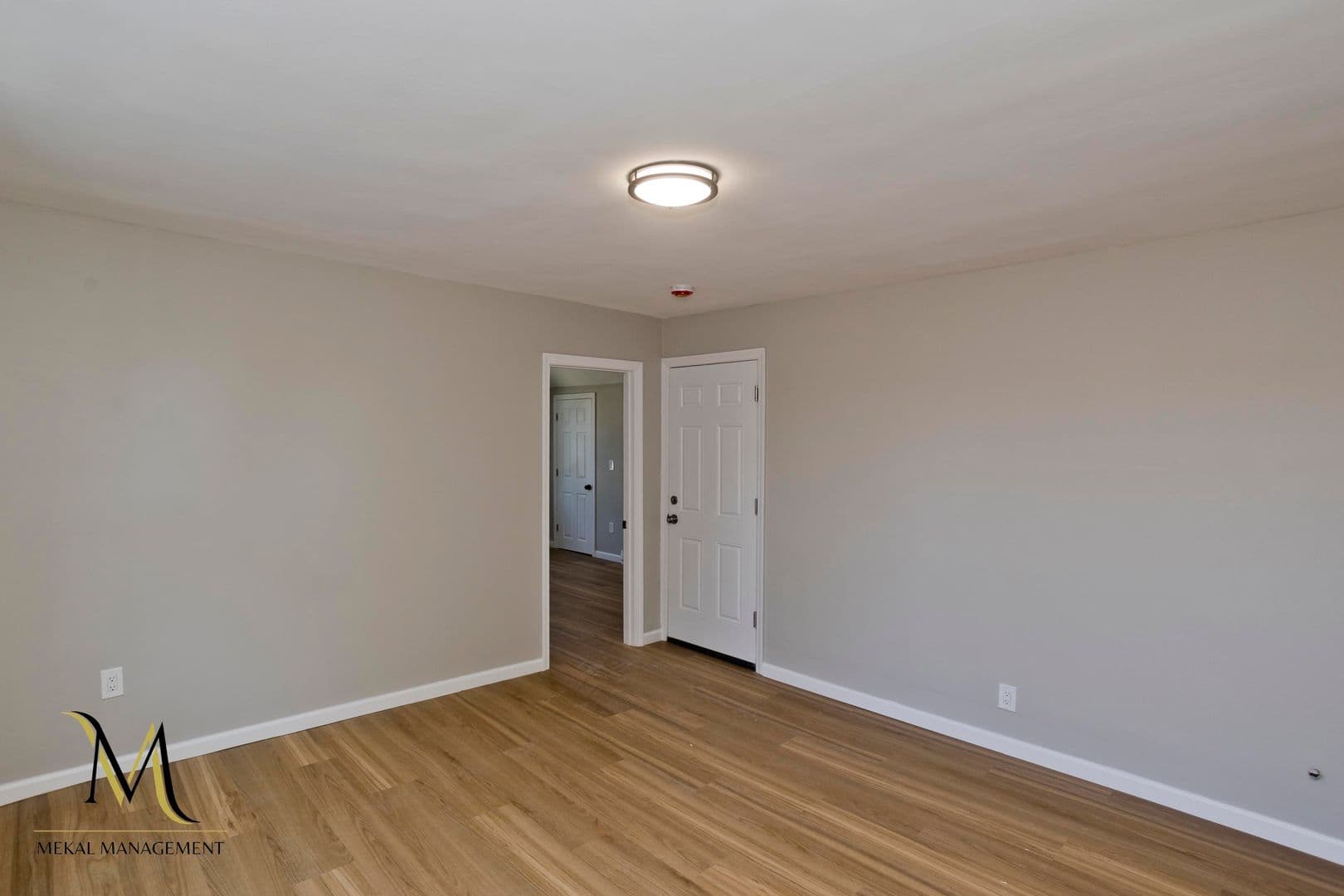 Chicopee Apartment: 24 Hilton St