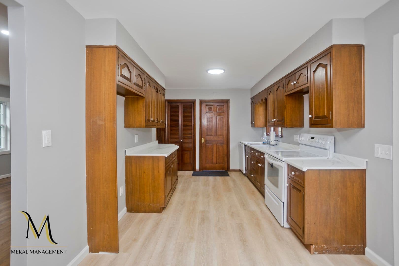 South Hadley House: 28 Hillside St