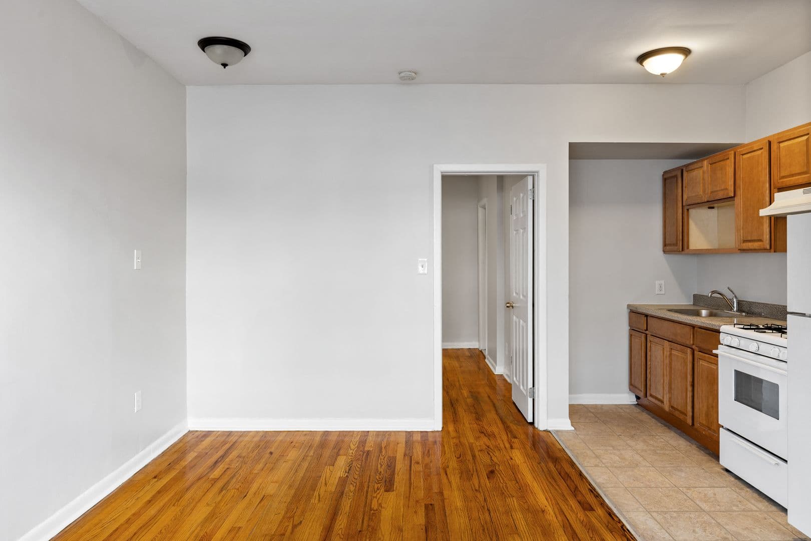 Cliffside Park Apartment: 372 Anderson Ave