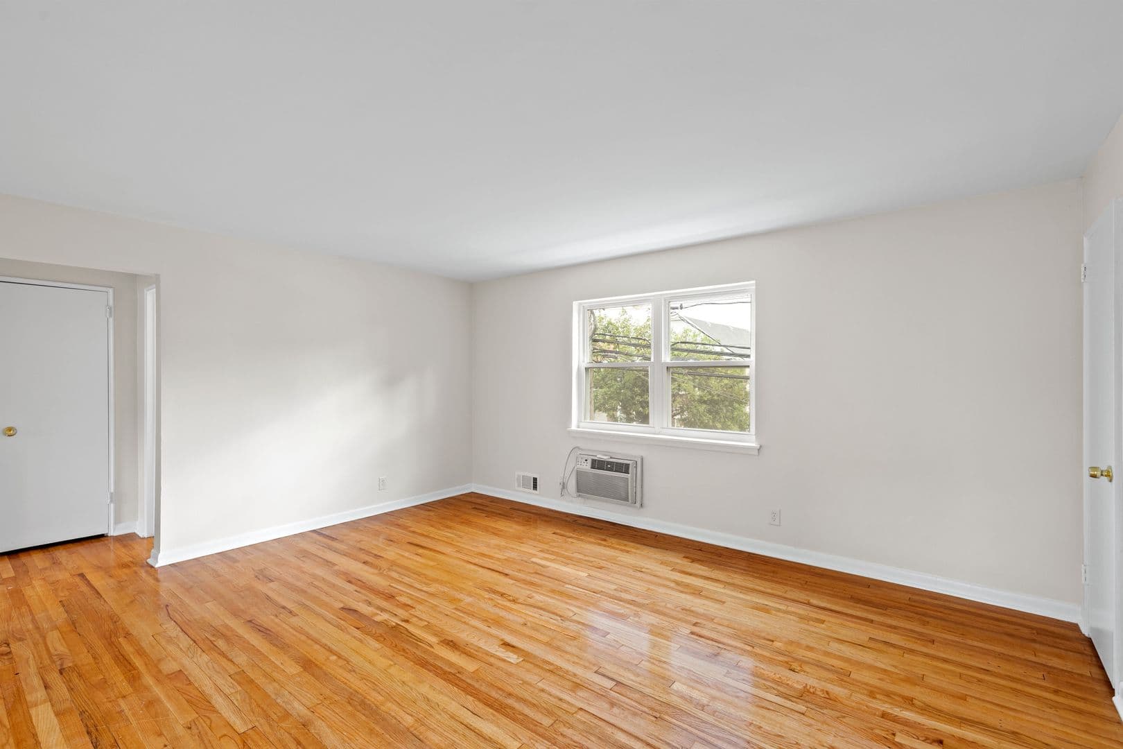 Ridgefield Park Apartment: 1 Oak St