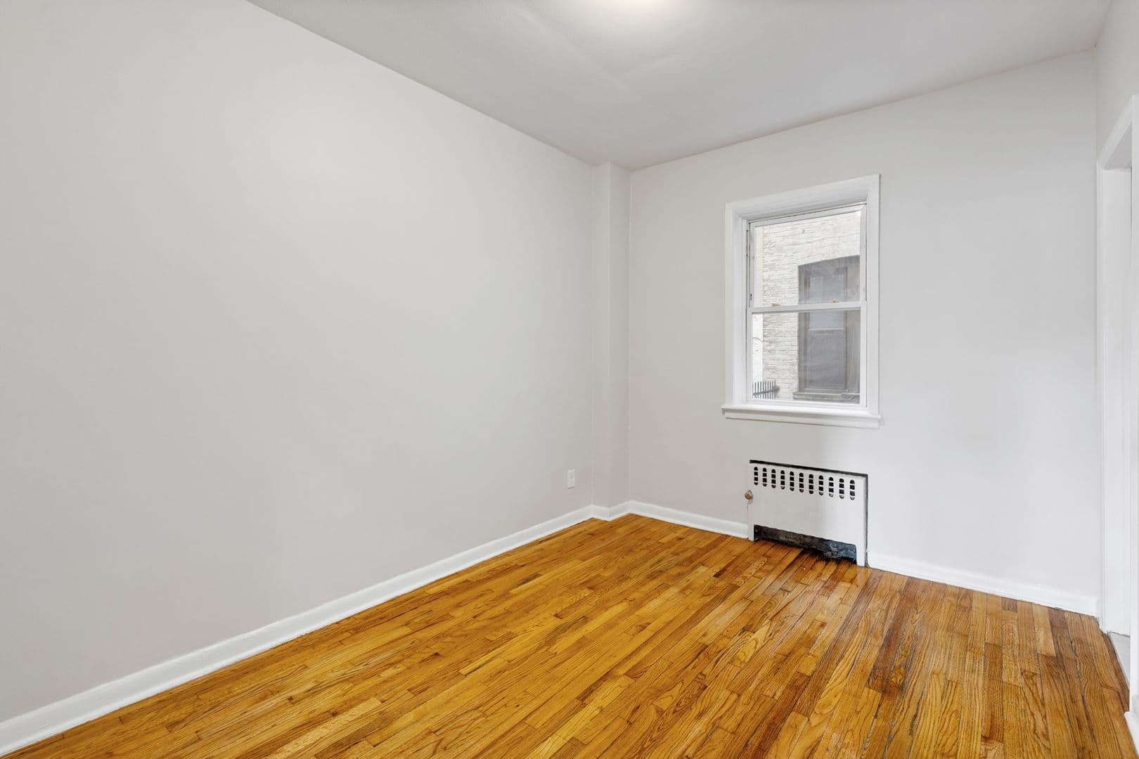Cliffside Park Apartment: 372 Anderson Ave