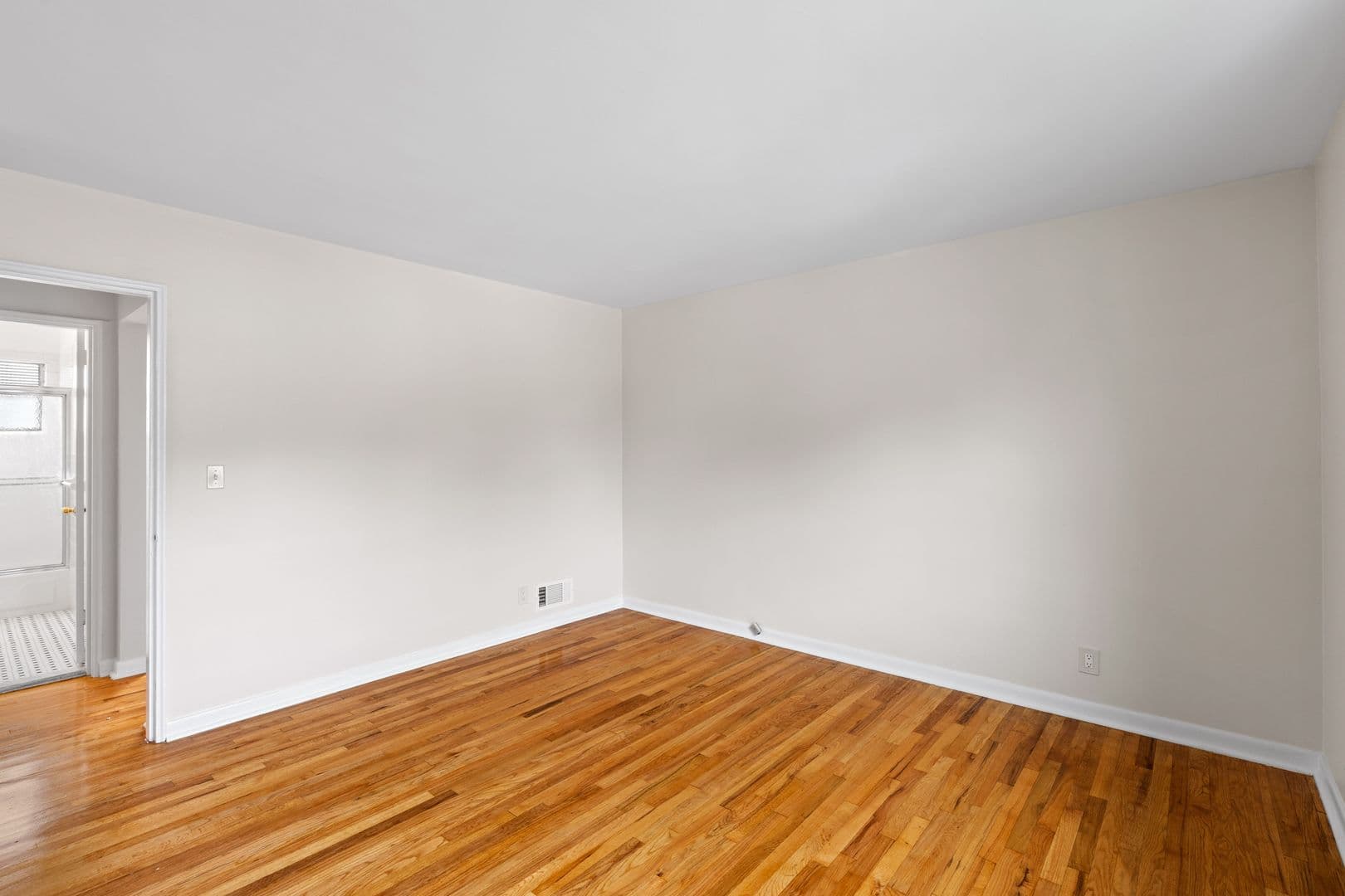 Ridgefield Park Apartment: 1 Oak St