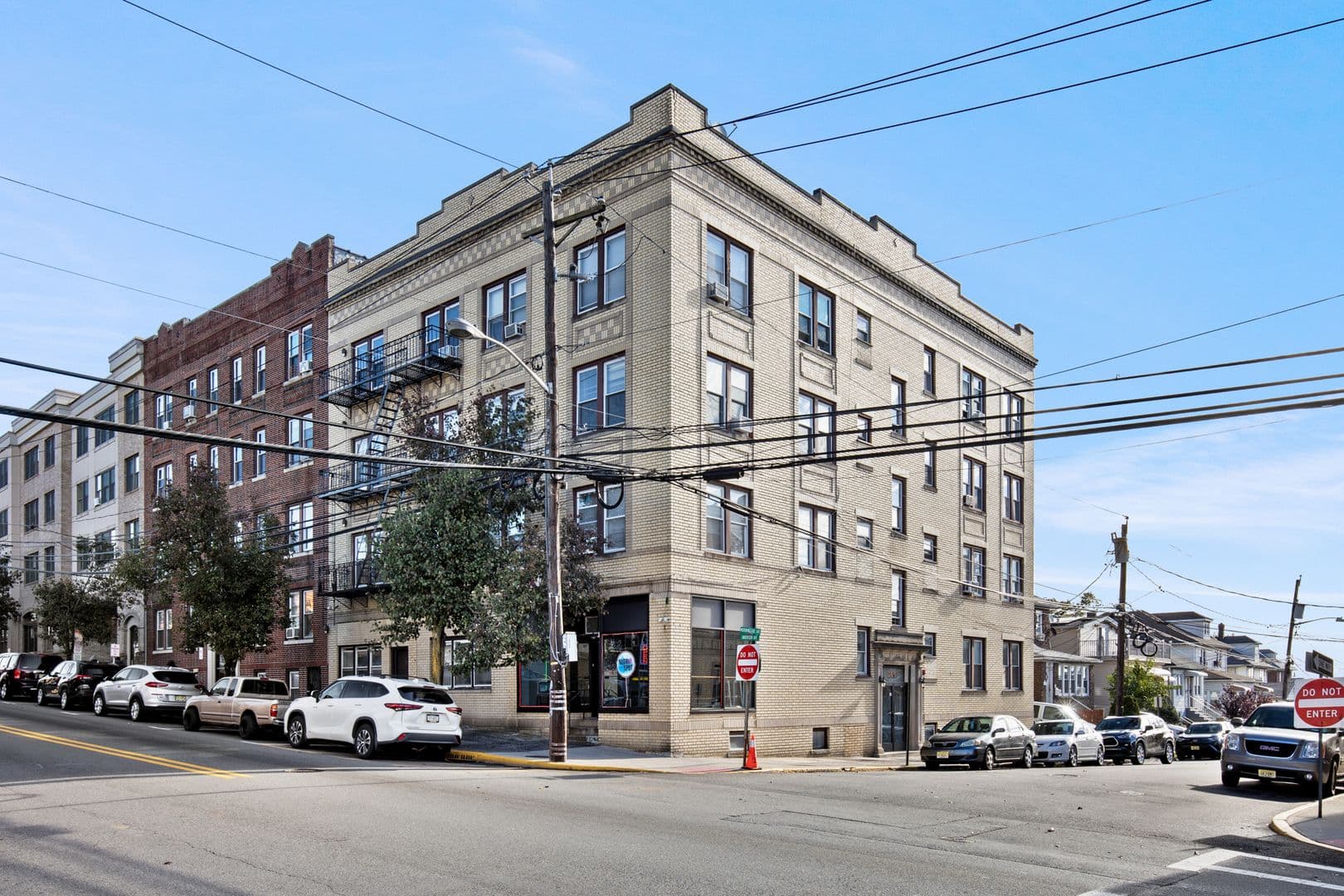 Cliffside Park Apartment: 372 Anderson Ave