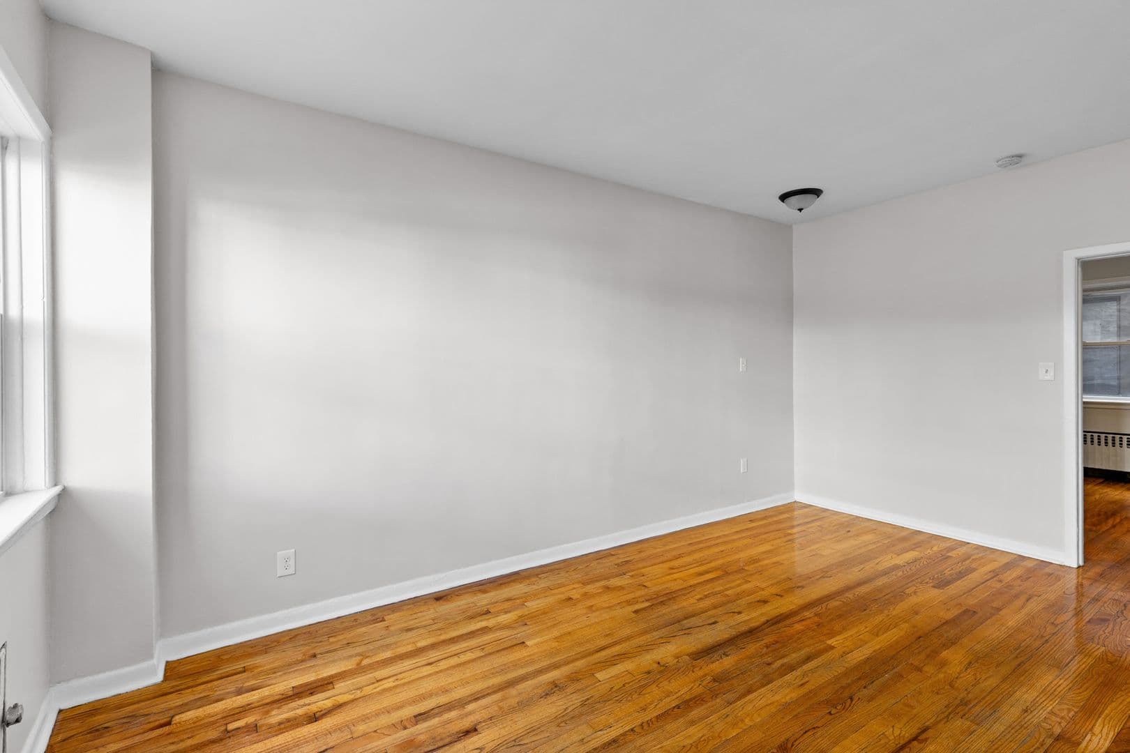 Cliffside Park Apartment: 372 Anderson Ave