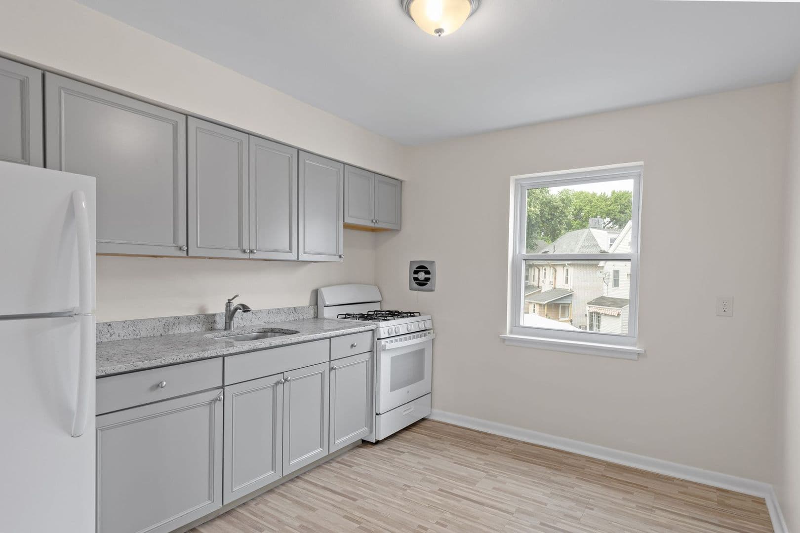 Ridgefield Park Apartment: 1 Oak St
