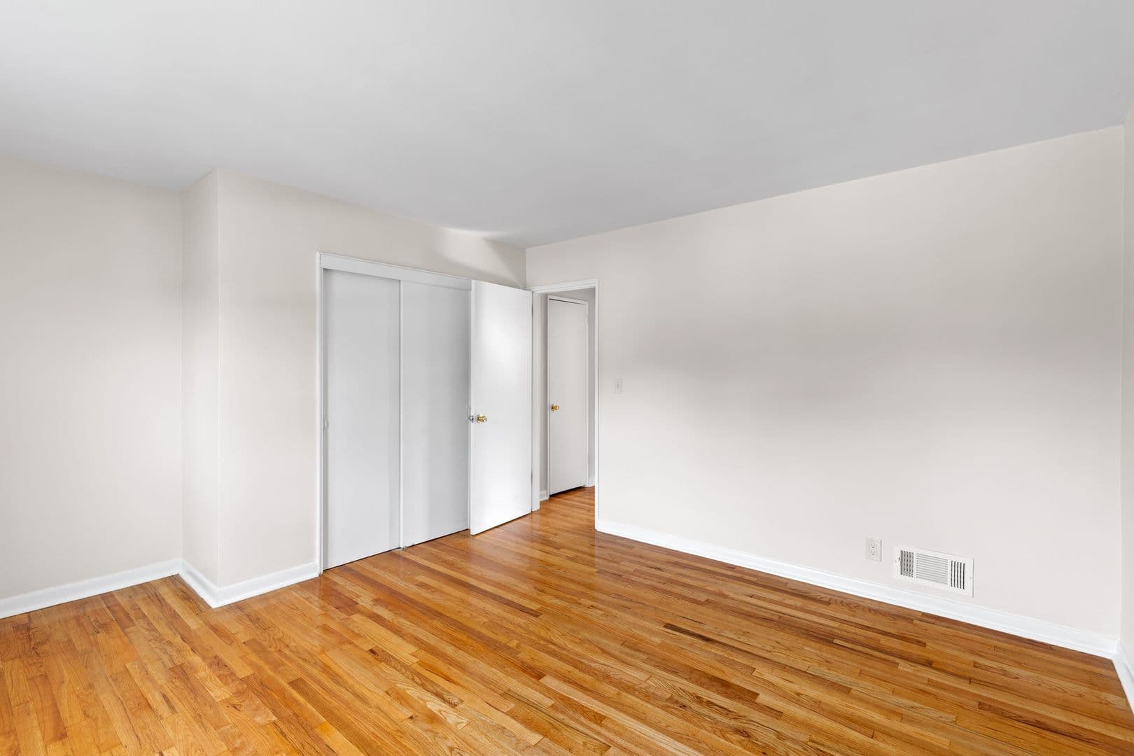 Ridgefield Park Apartment: 1 Oak St