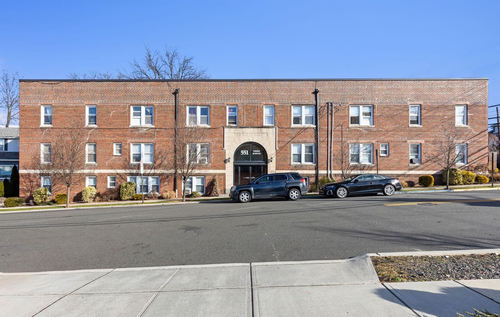 Lyndhurst Apartment: 551 3rd Ave