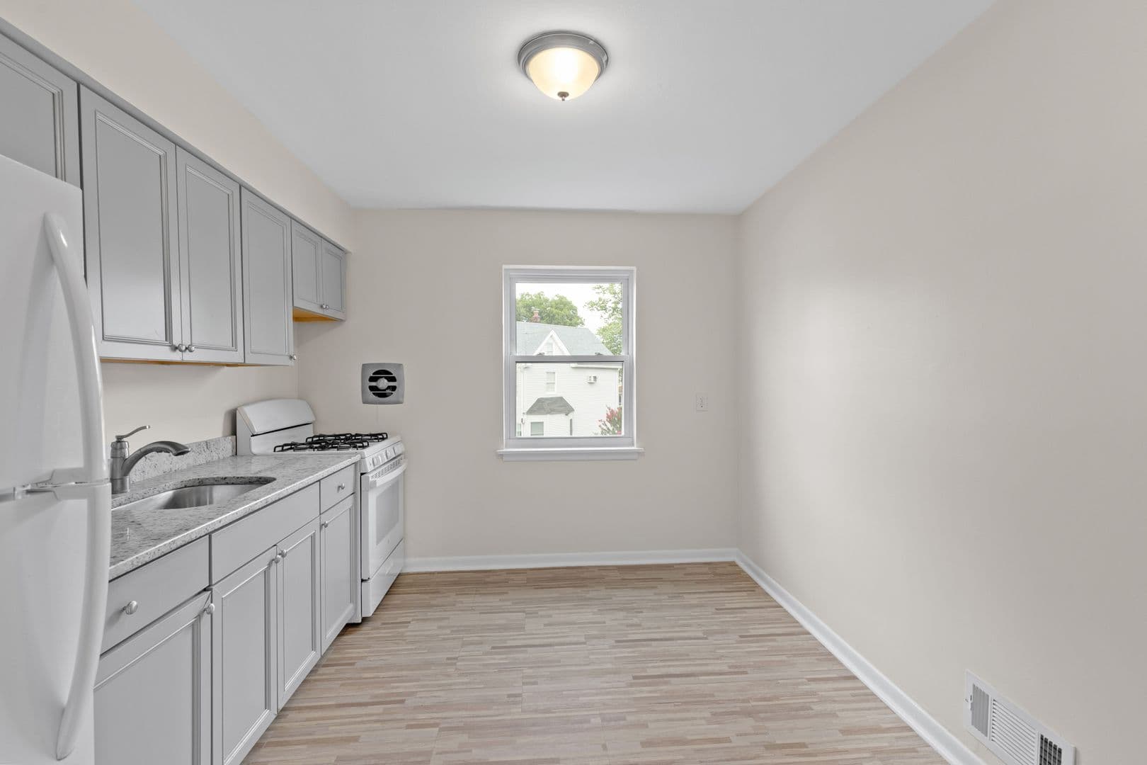 Ridgefield Park Apartment: 1 Oak St