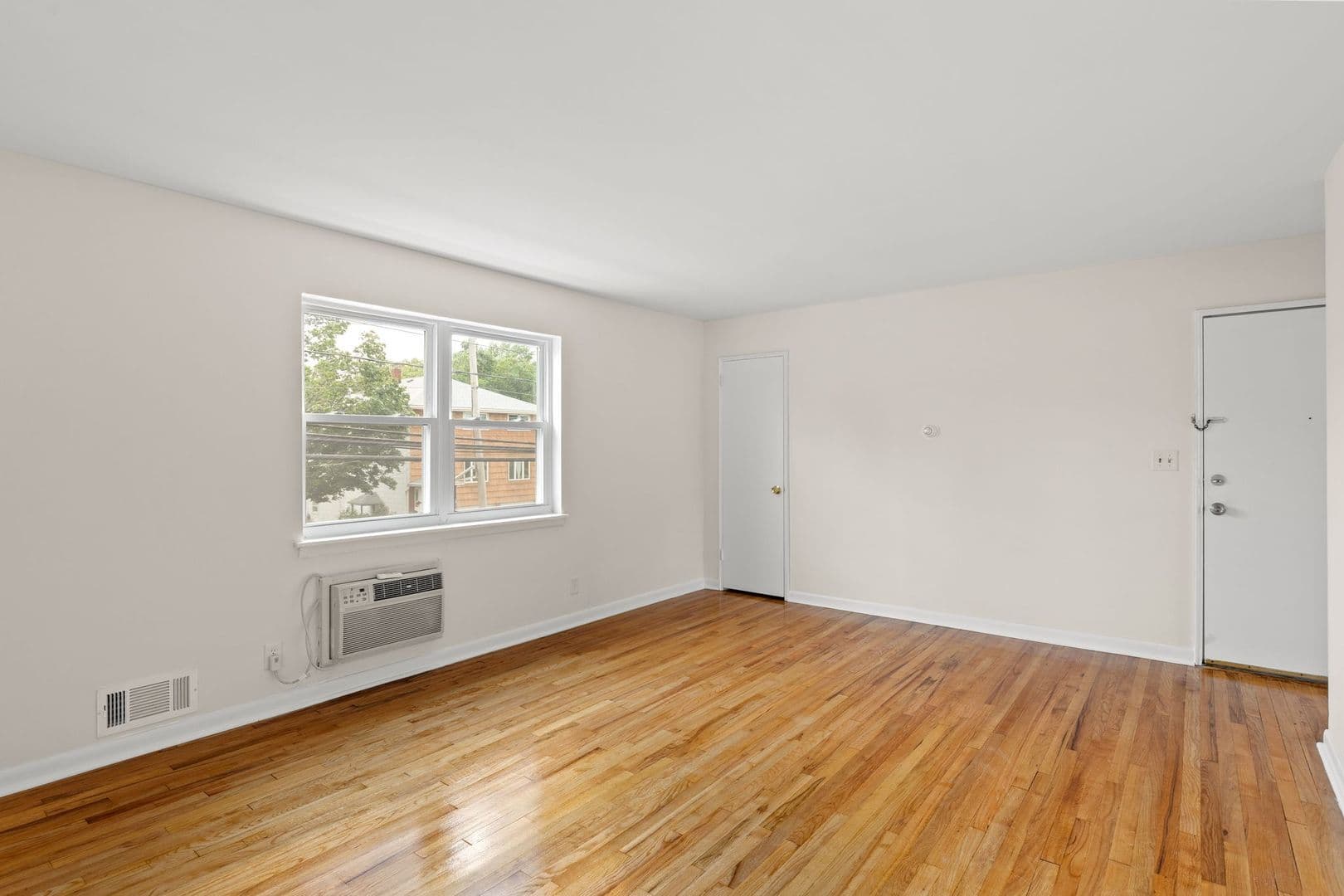 Ridgefield Park Apartment: 1 Oak St