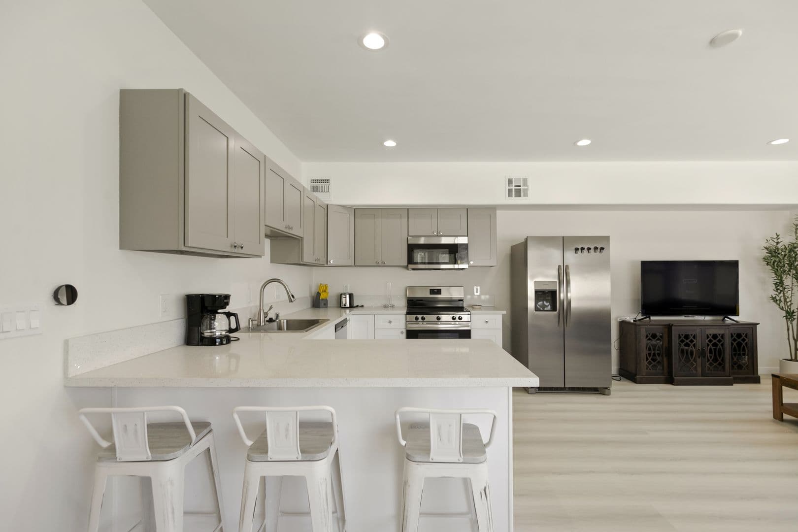 Reseda Apartment: 7904 Tampa Avenue