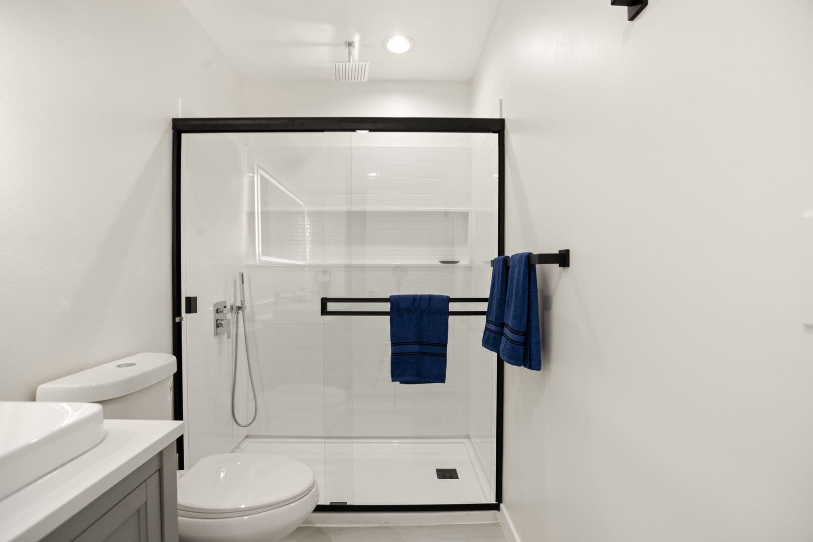 Reseda Apartment: 7904 Tampa Avenue