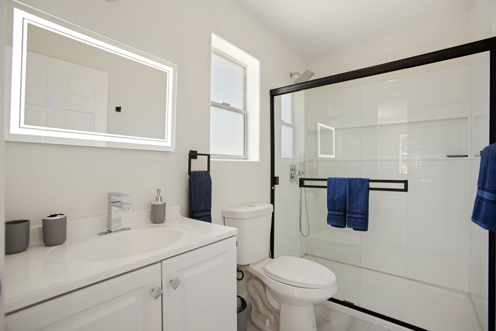 Reseda Apartment: 7904 Tampa Avenue