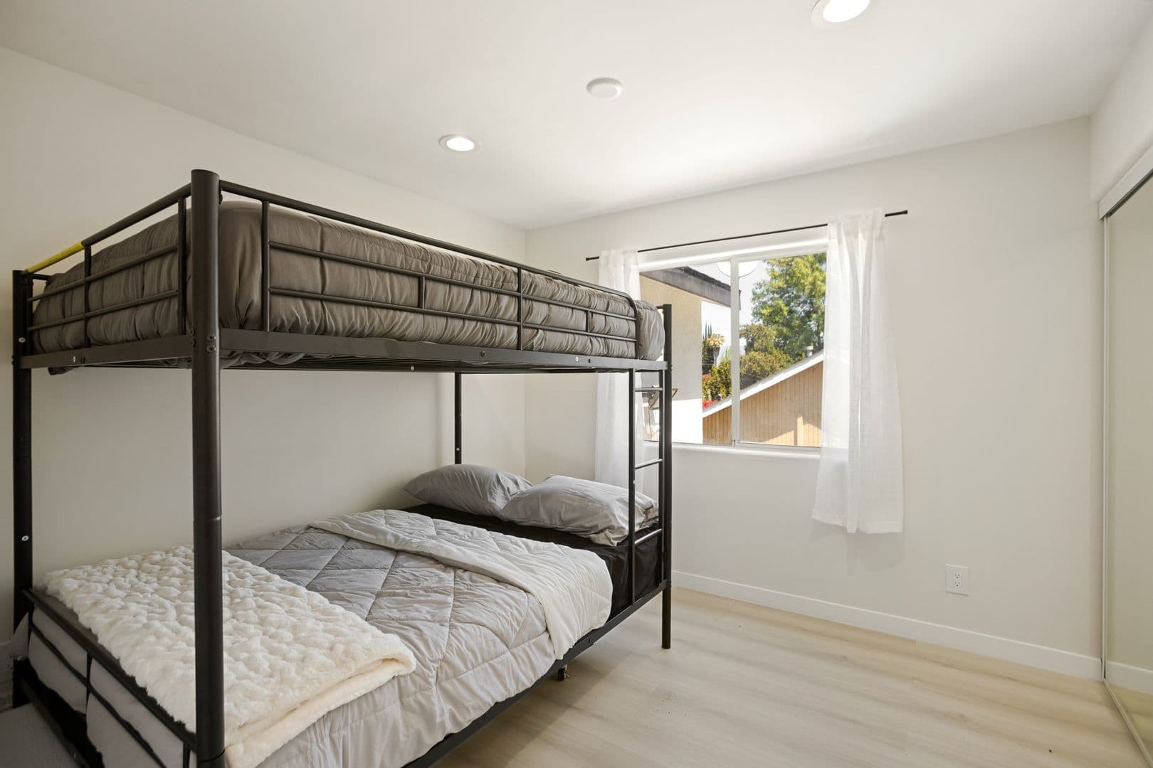 Reseda Apartment: 7904 Tampa Avenue