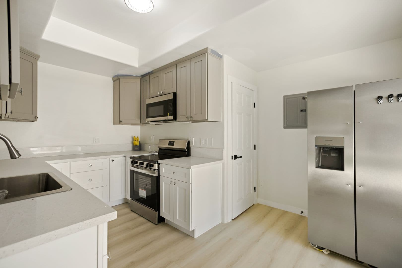 Reseda Apartment: 7904 Tampa Avenue