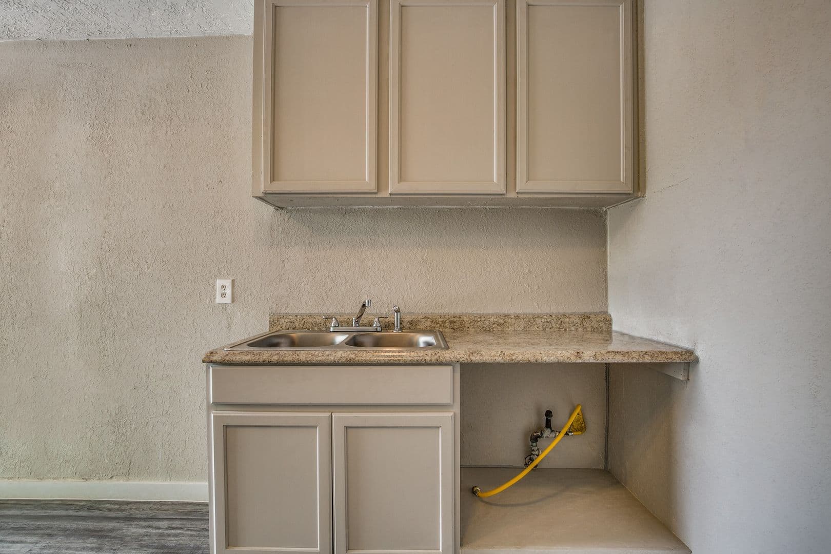 Pasadena Apartment: 4820 Oak Ave