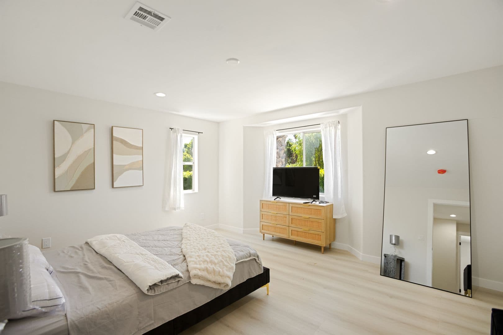 Reseda Apartment: 7904 Tampa Avenue