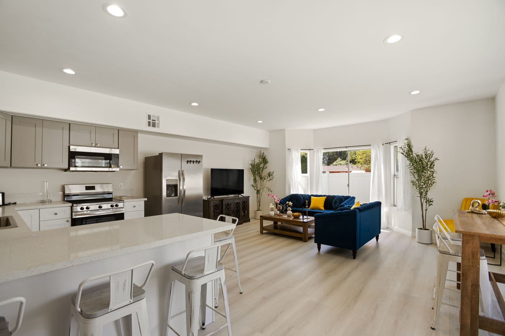 Reseda Apartment: 7904 Tampa Avenue
