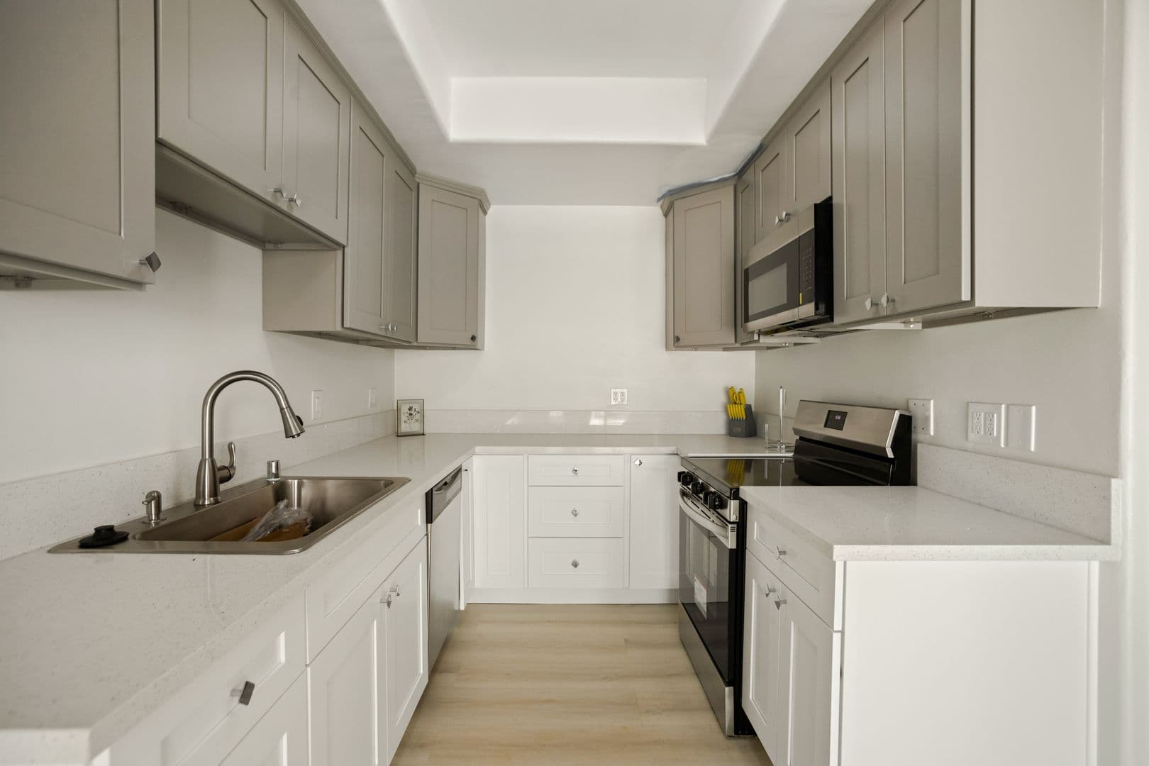 Reseda Apartment: 7904 Tampa Avenue