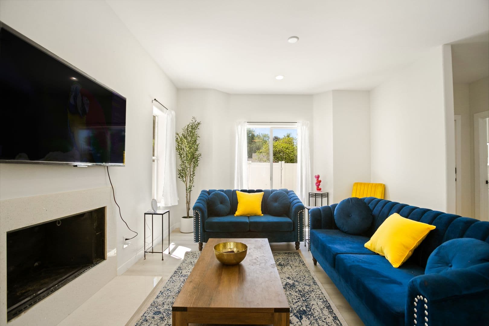 Reseda Apartment: 7904 Tampa Avenue
