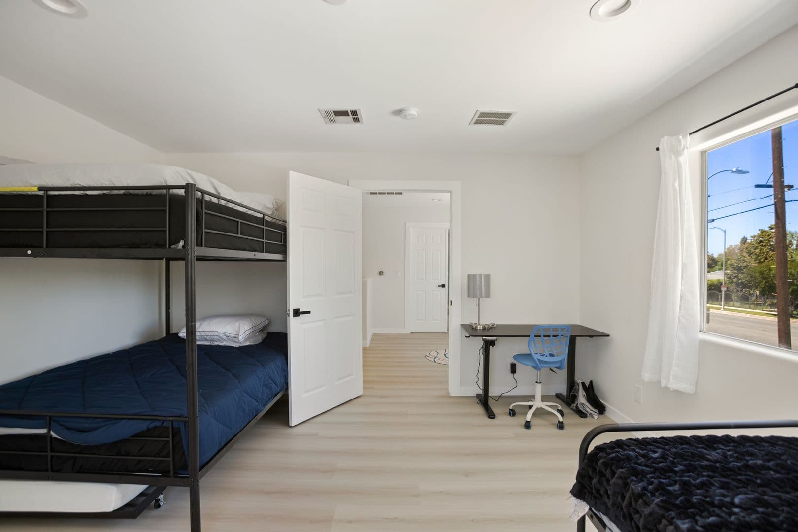 Reseda Apartment: 7904 Tampa Avenue