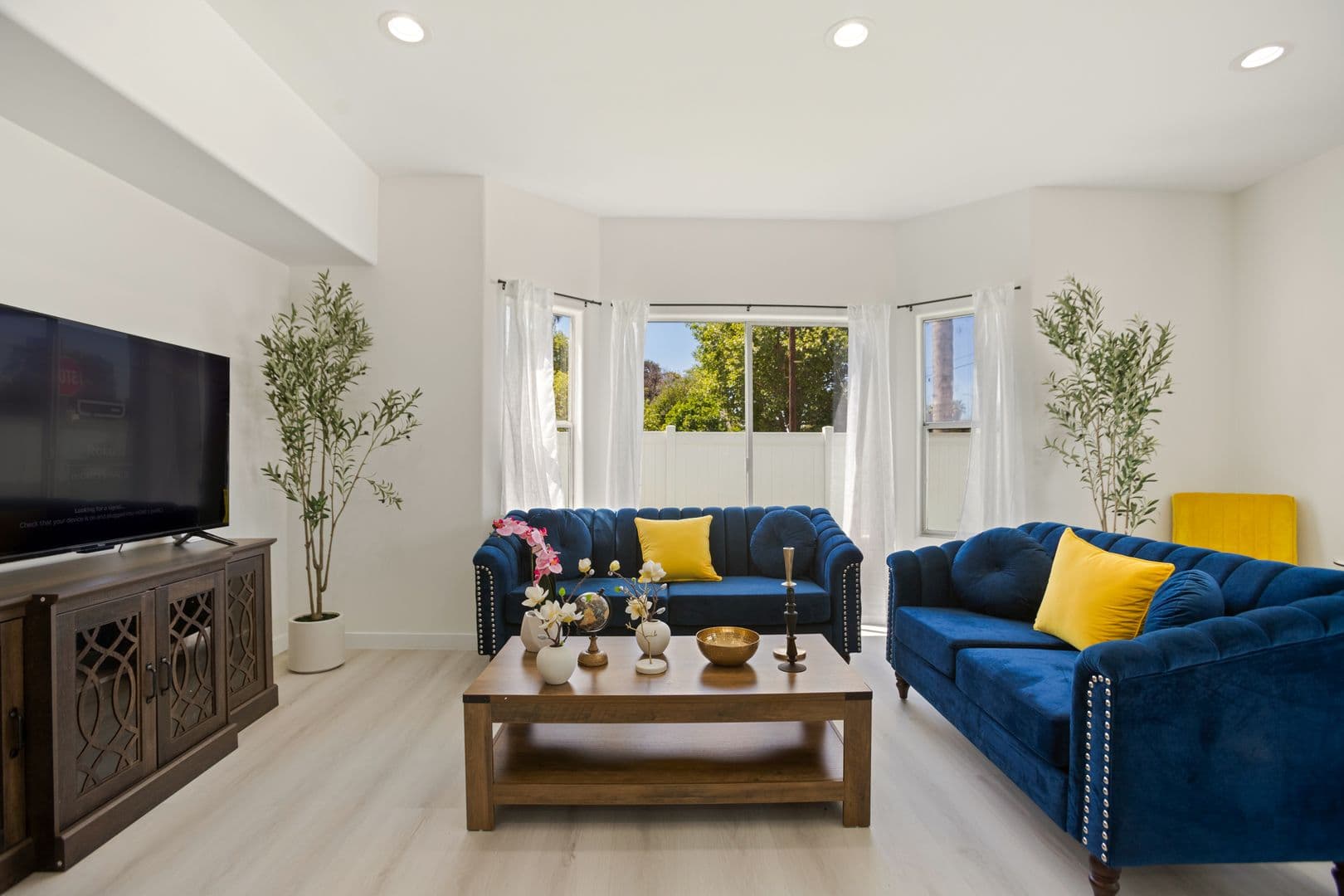 Reseda Apartment: 7904 Tampa Avenue