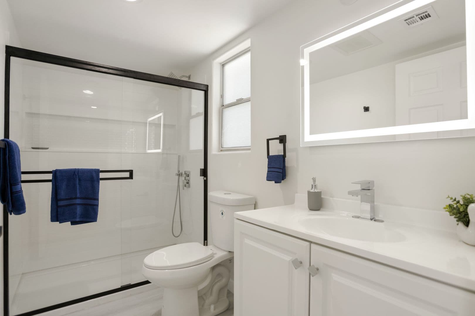 Reseda Apartment: 7904 Tampa Avenue