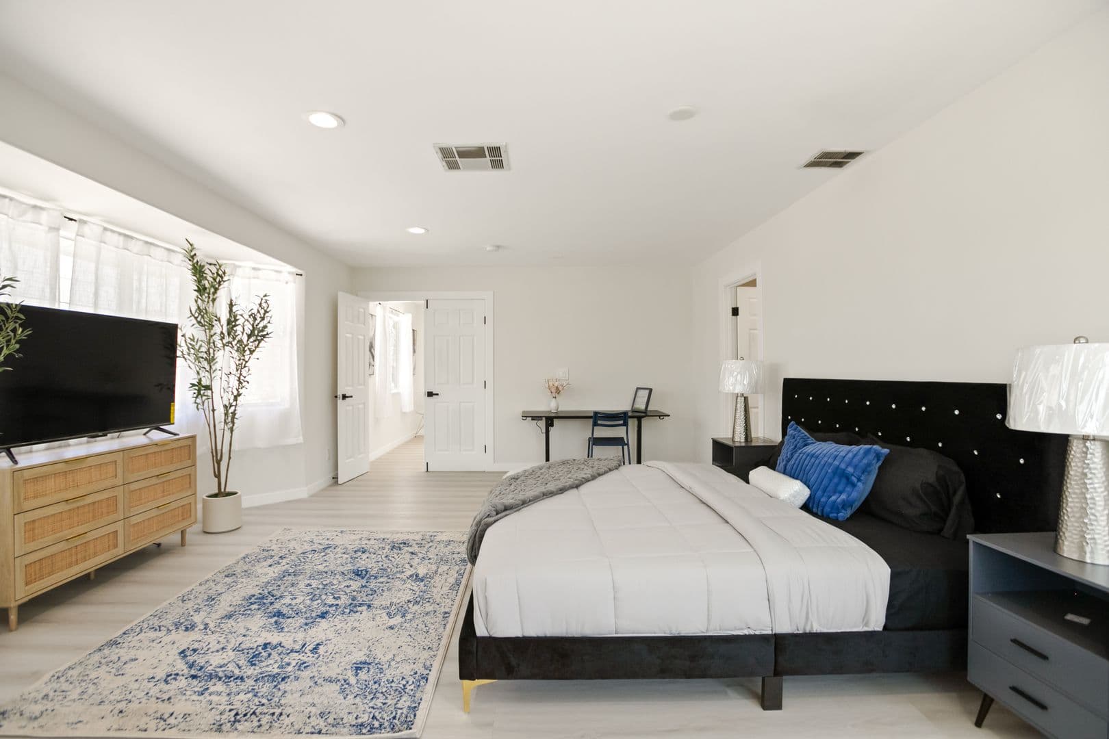 Reseda Apartment: 7904 Tampa Avenue