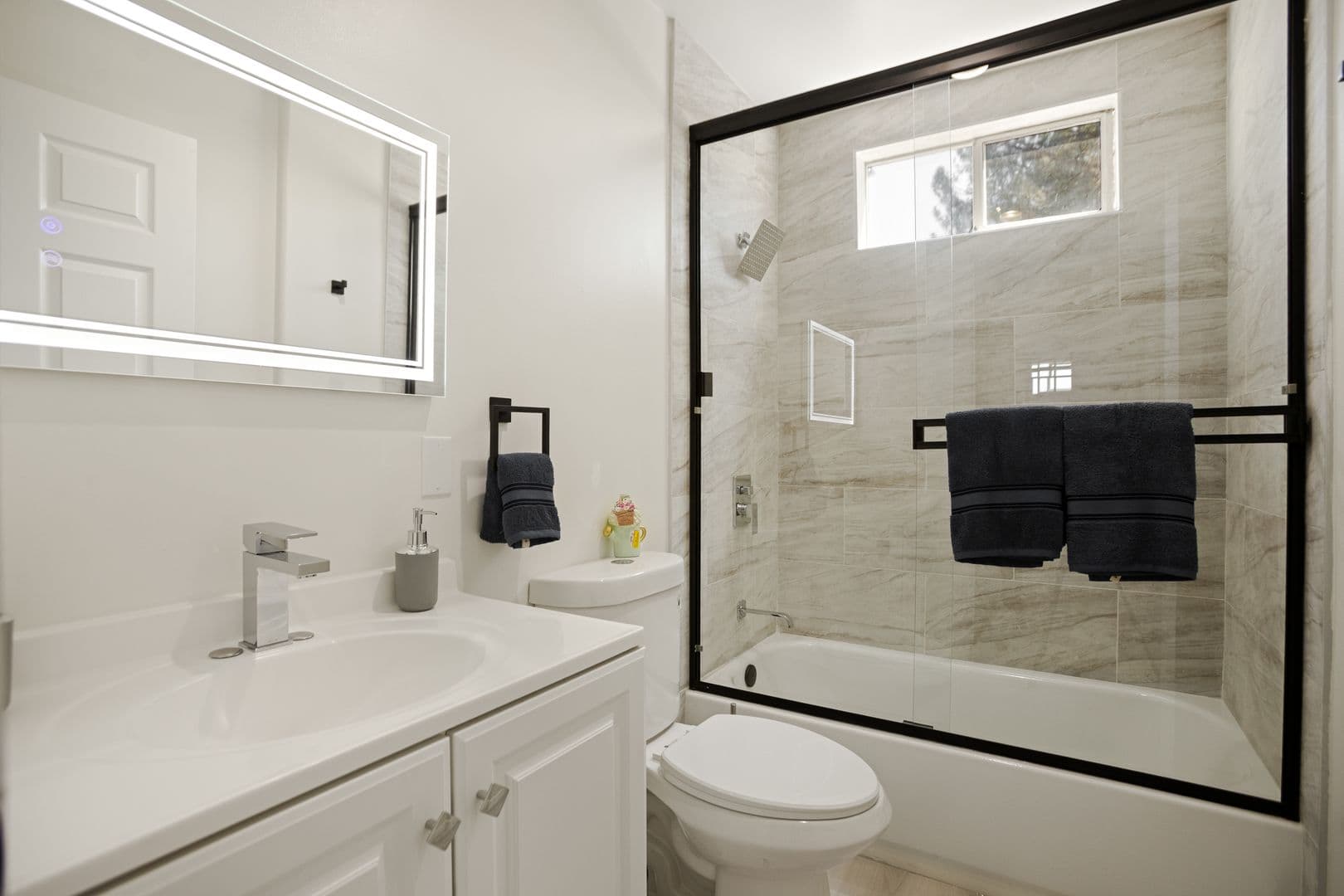 Reseda Apartment: 7904 Tampa Avenue