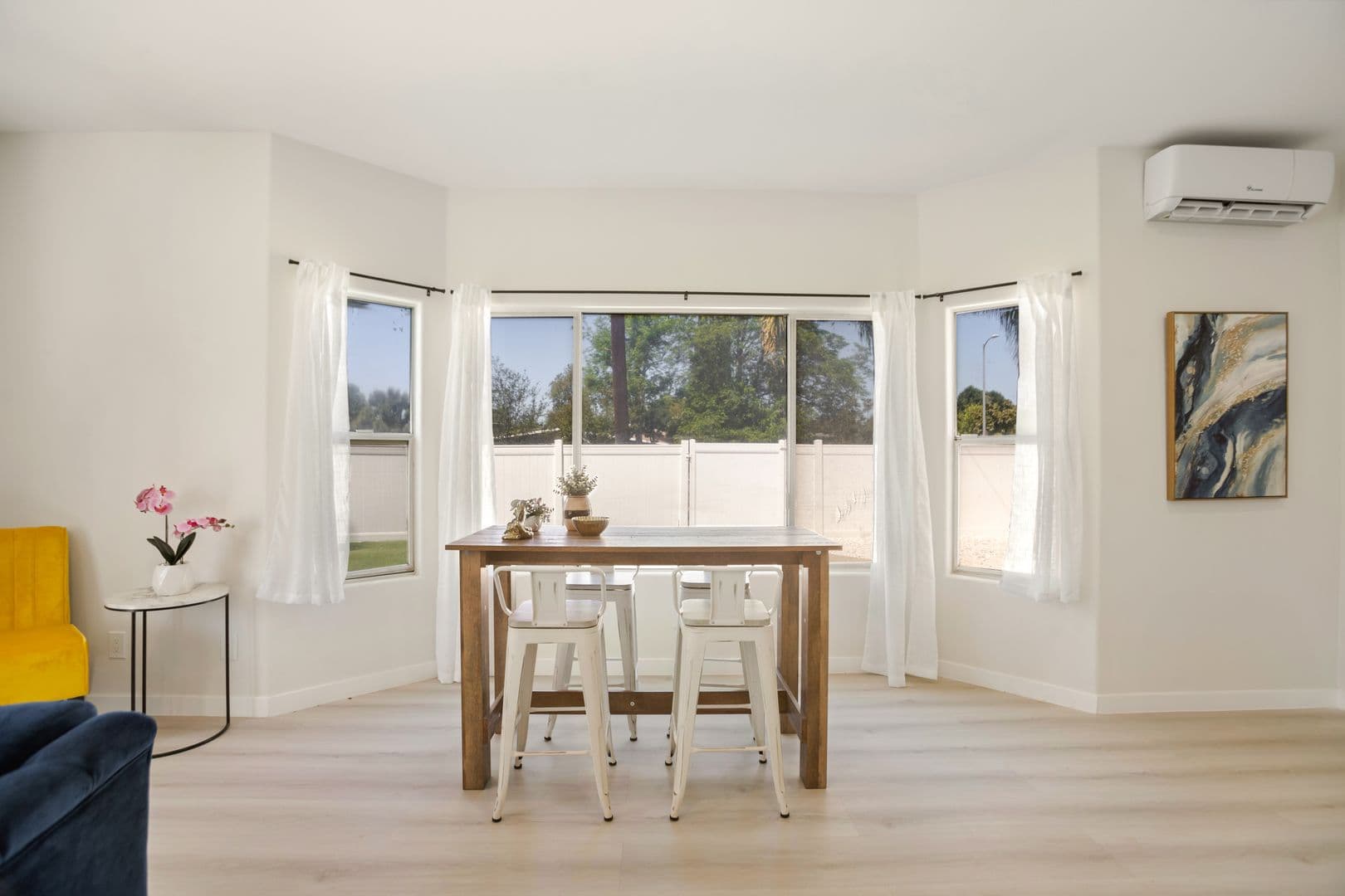Reseda Apartment: 7904 Tampa Avenue