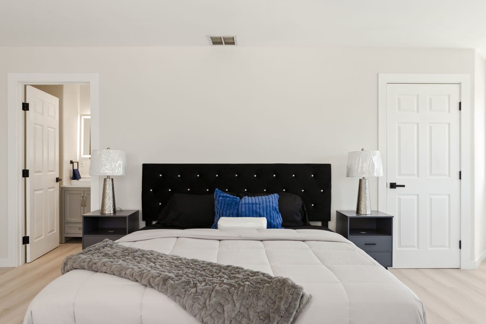 Reseda Apartment: 7904 Tampa Avenue