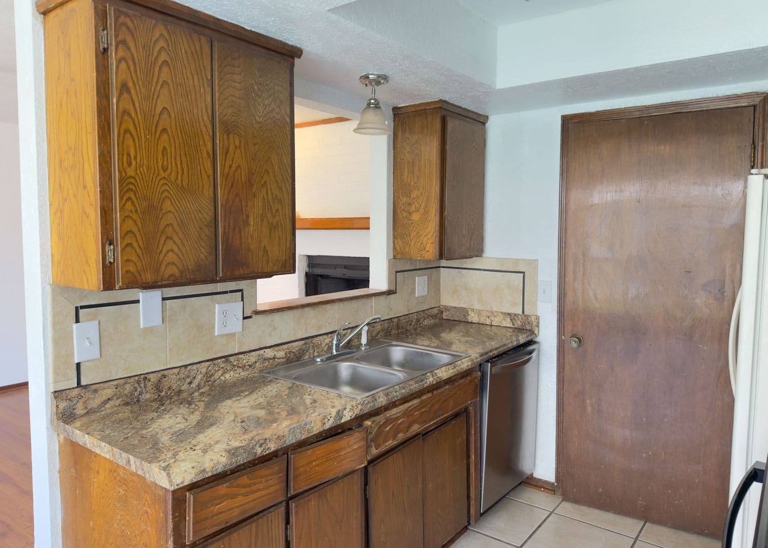 Edmond House: 1109 Dustin Drive