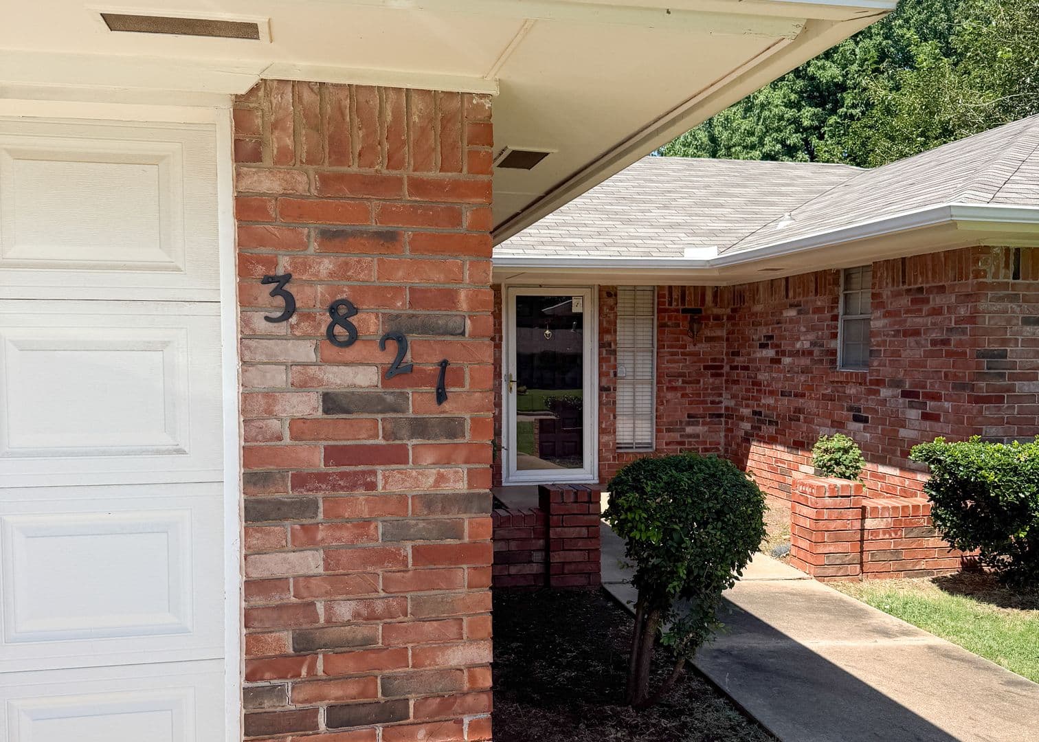 Edmond House: 3821 Meadow Lane