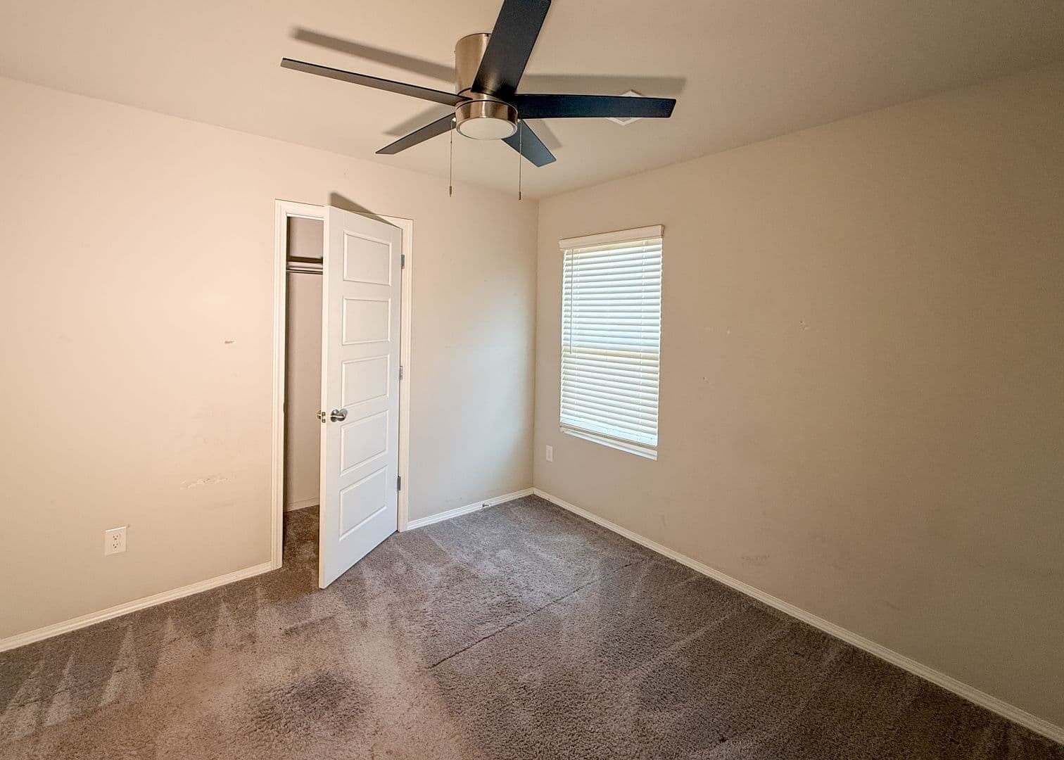 Newcastle House: 528 Fox Burrow Ln
