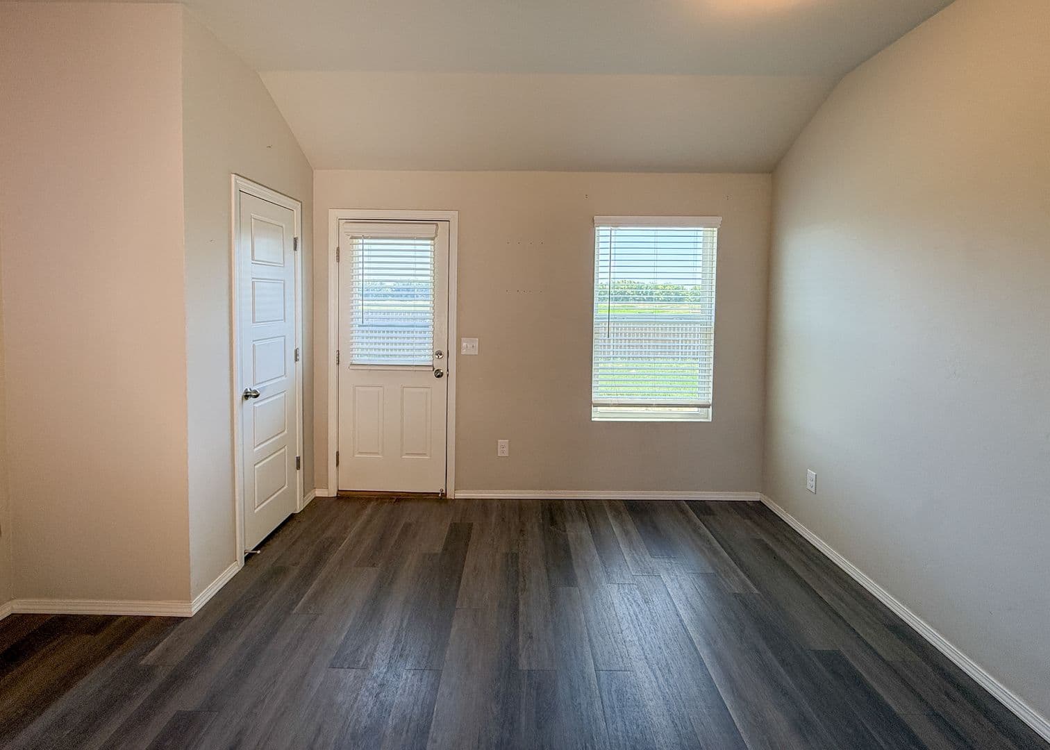 Newcastle House: 528 Fox Burrow Ln