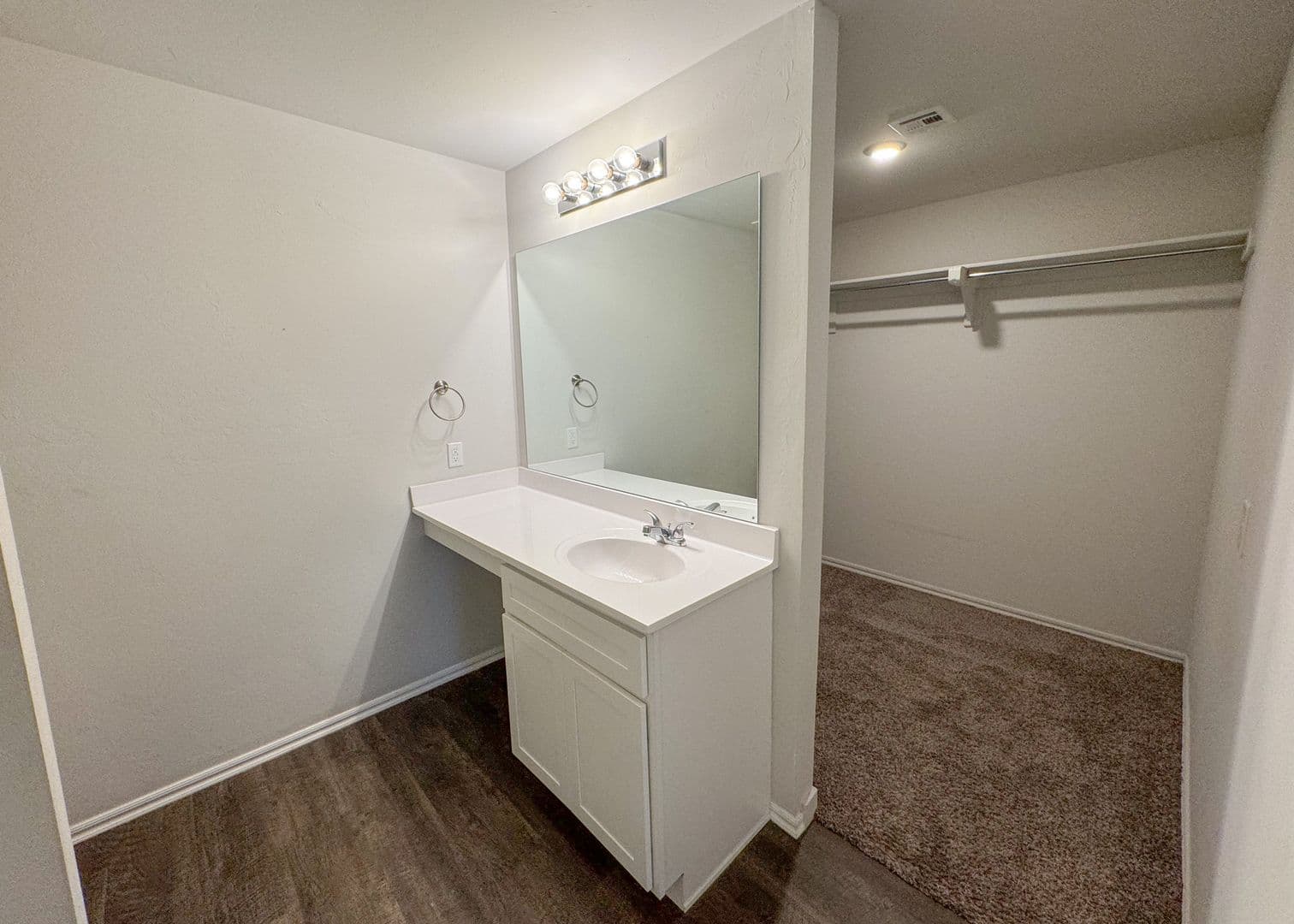 Mustang House: 1109 S Appaloosa Lane