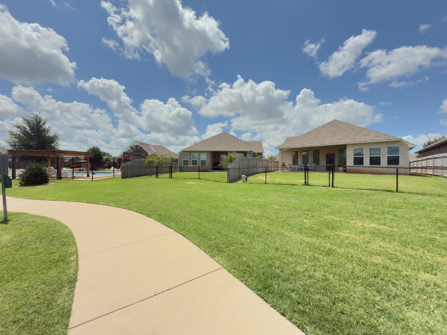 Edmond House: 6109 NW 158th ST