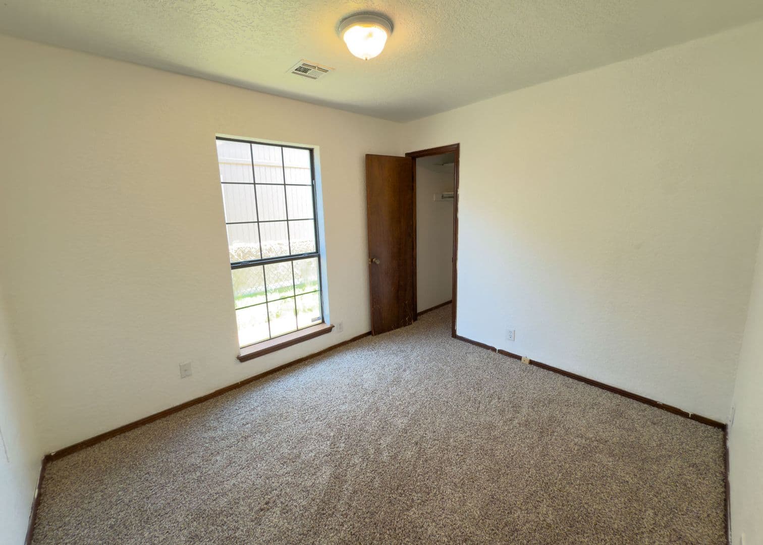 Edmond House: 1109 Dustin Drive