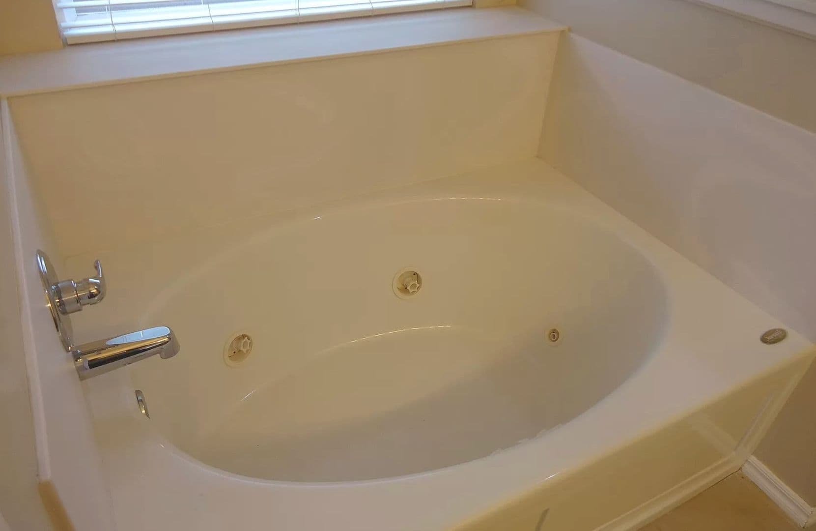 Edmond House: 16032 Okalee Lane
