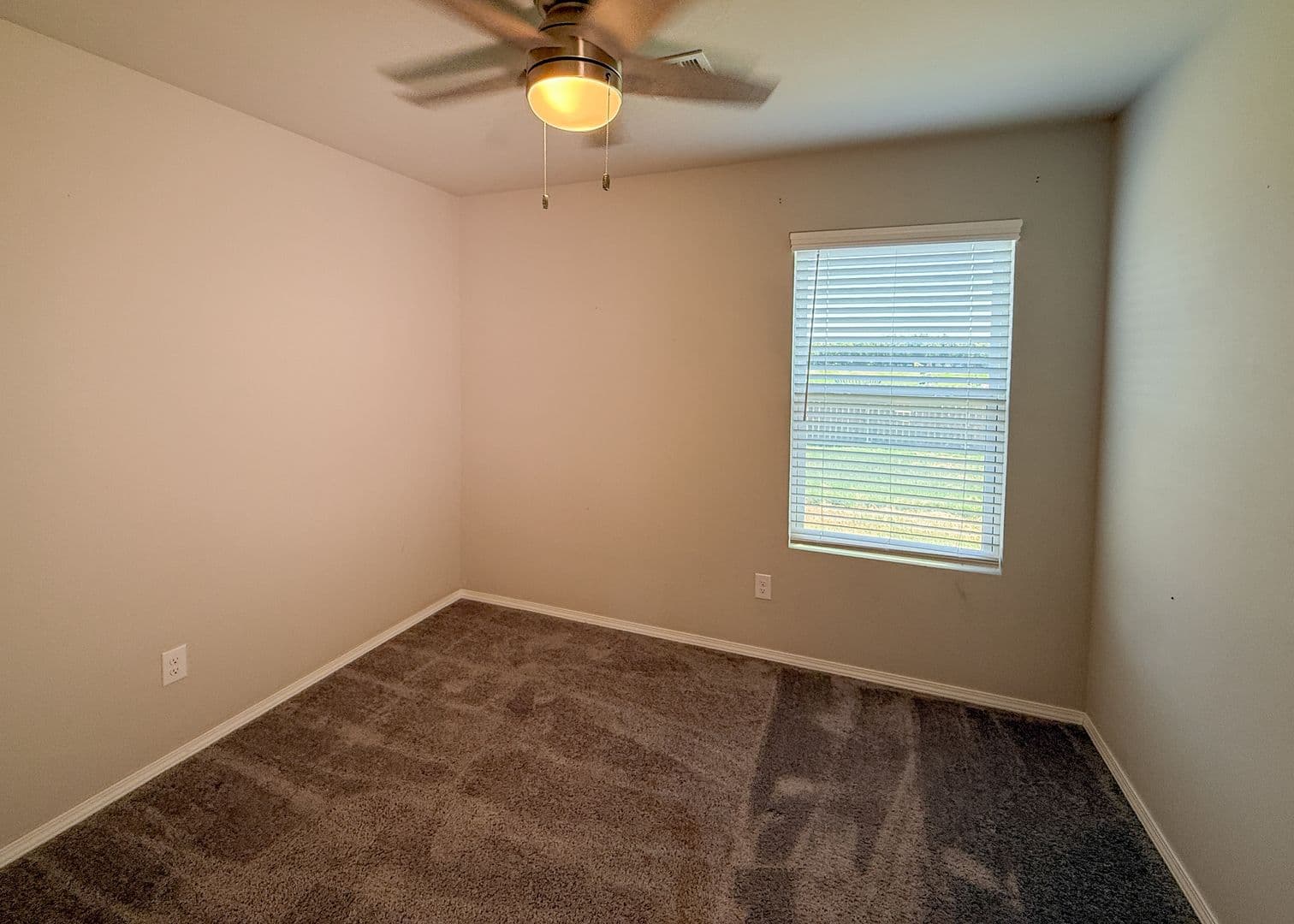 Newcastle House: 528 Fox Burrow Ln