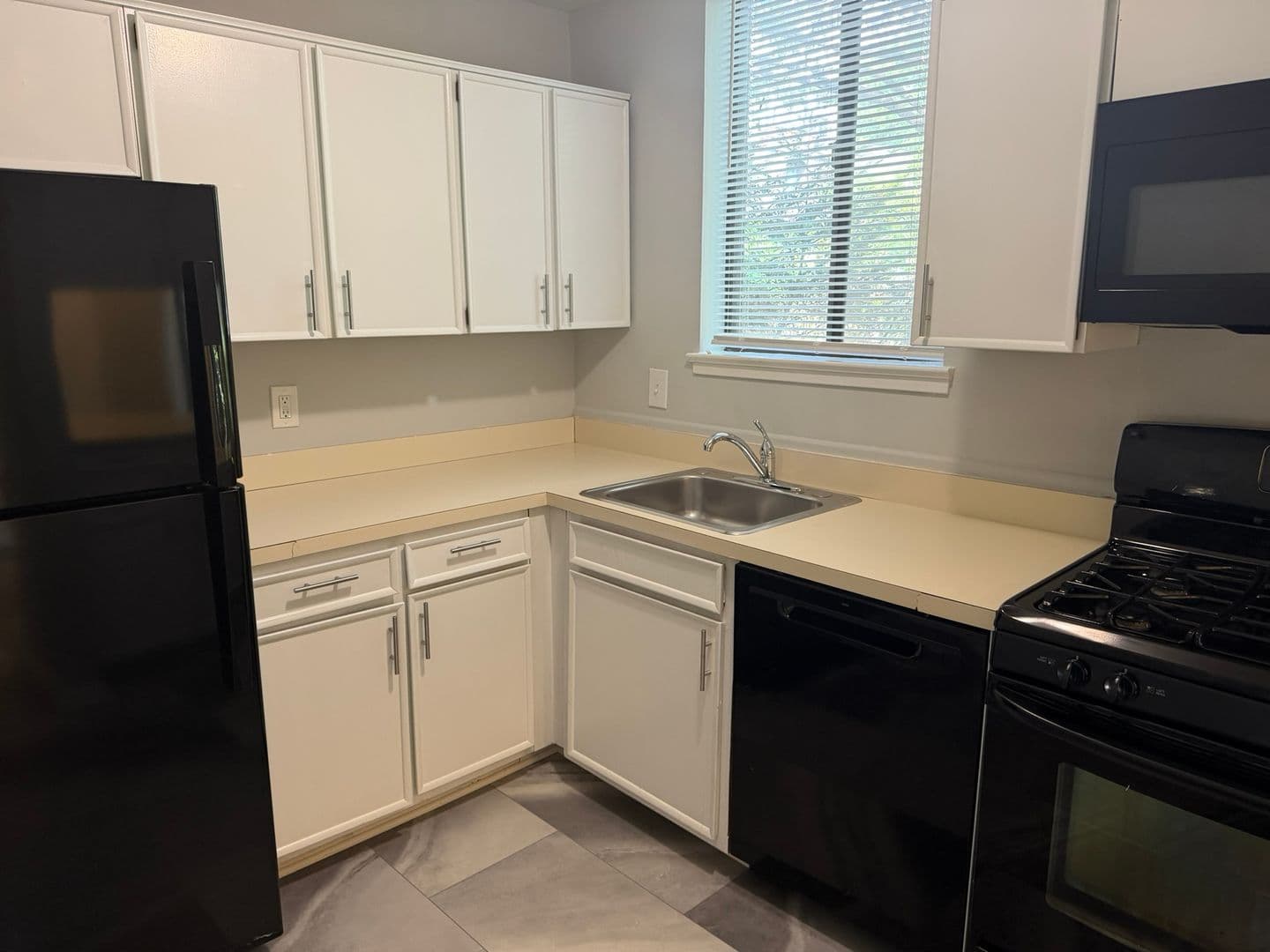 Potomac House: 8130 Inverness Ridge Rd