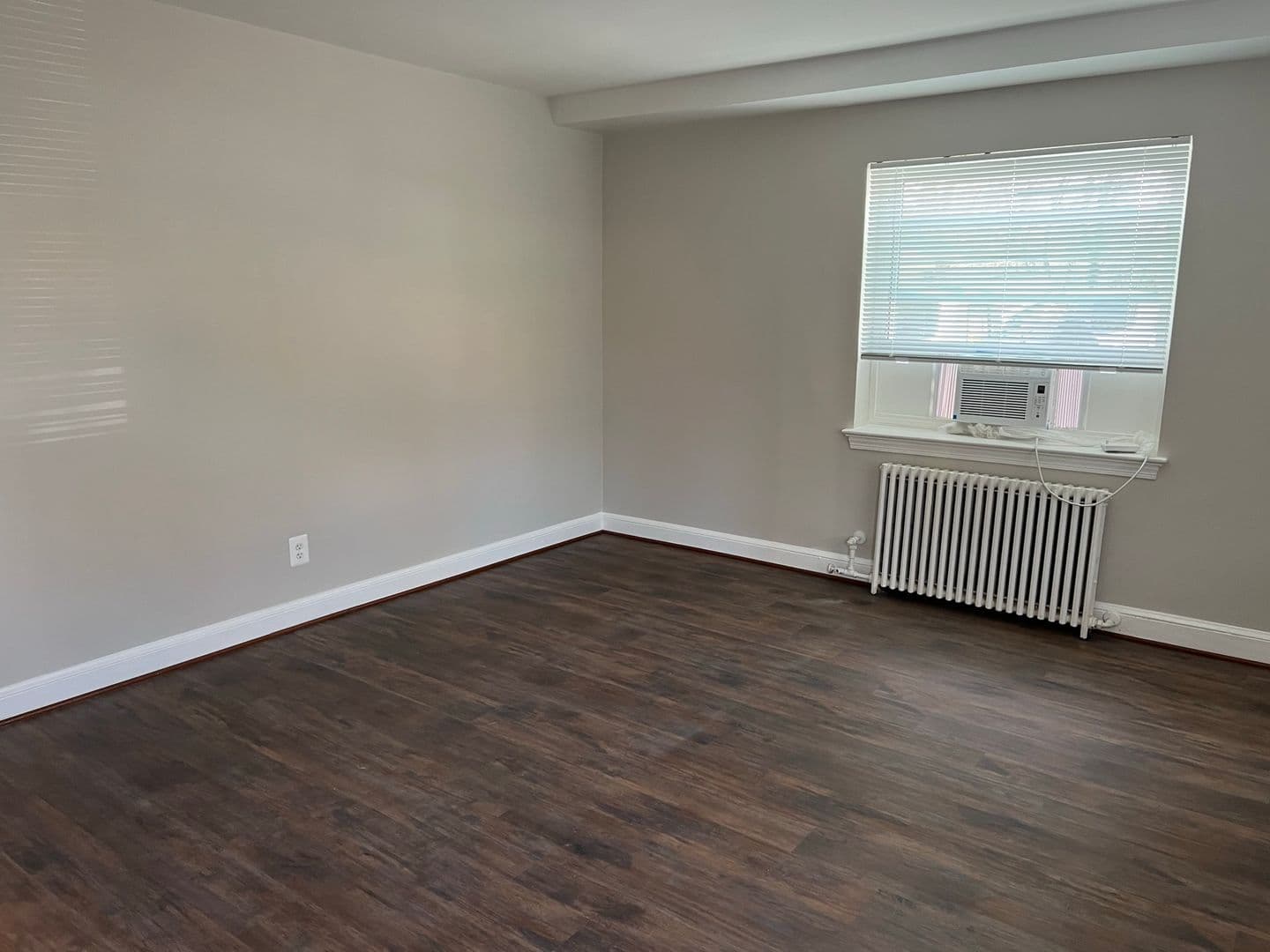 Gaithersburg Apartment: 40 N. Summit Avenue