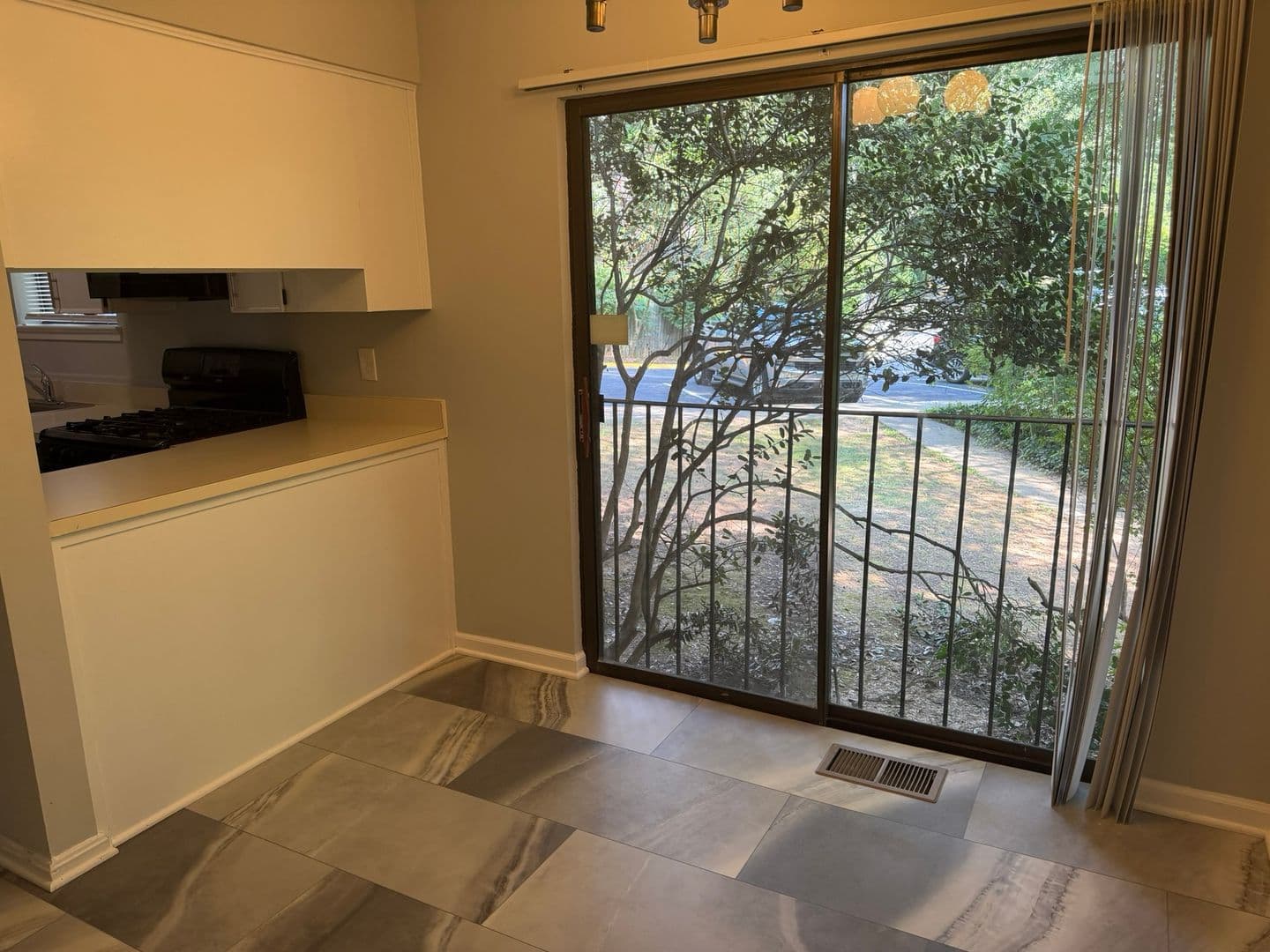 Potomac House: 8130 Inverness Ridge Rd