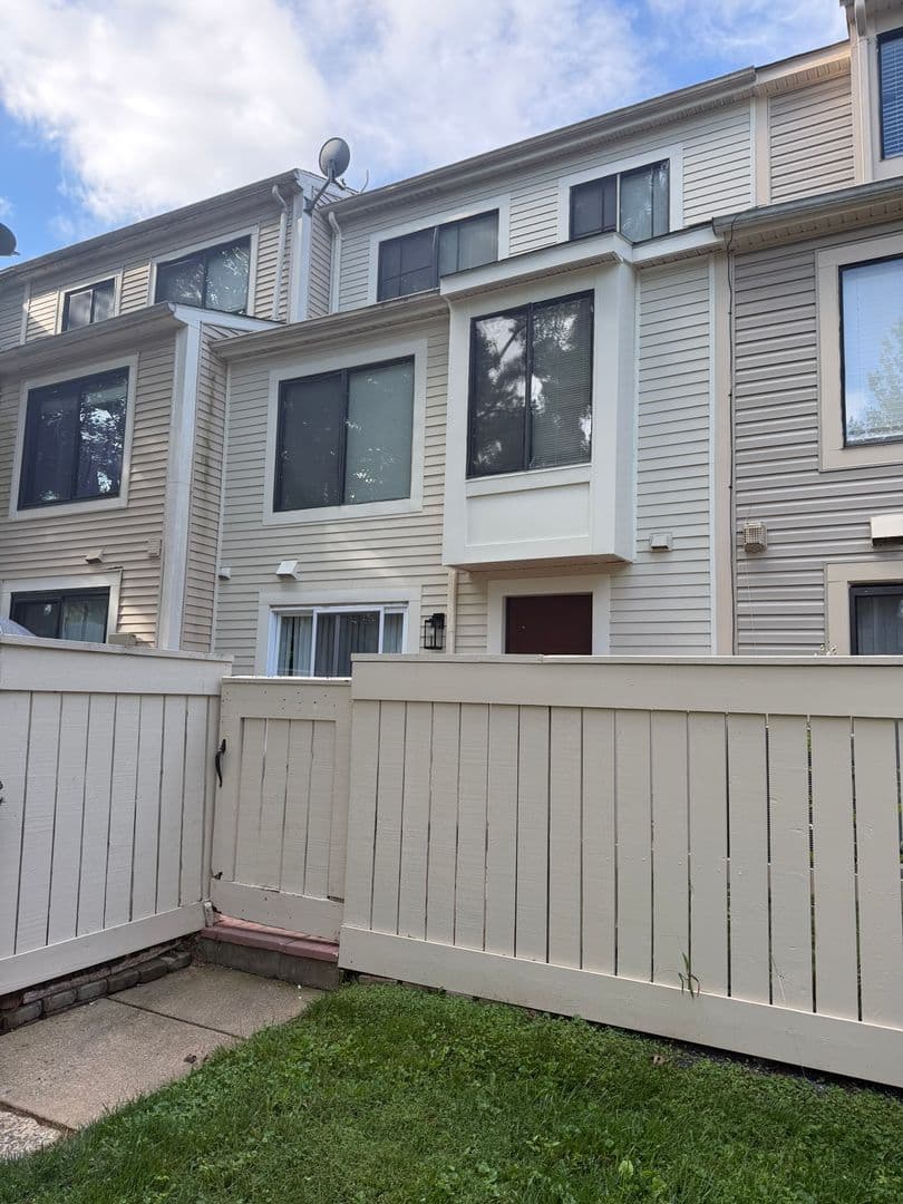 Montgomery Village House: 8872 Welbeck Way