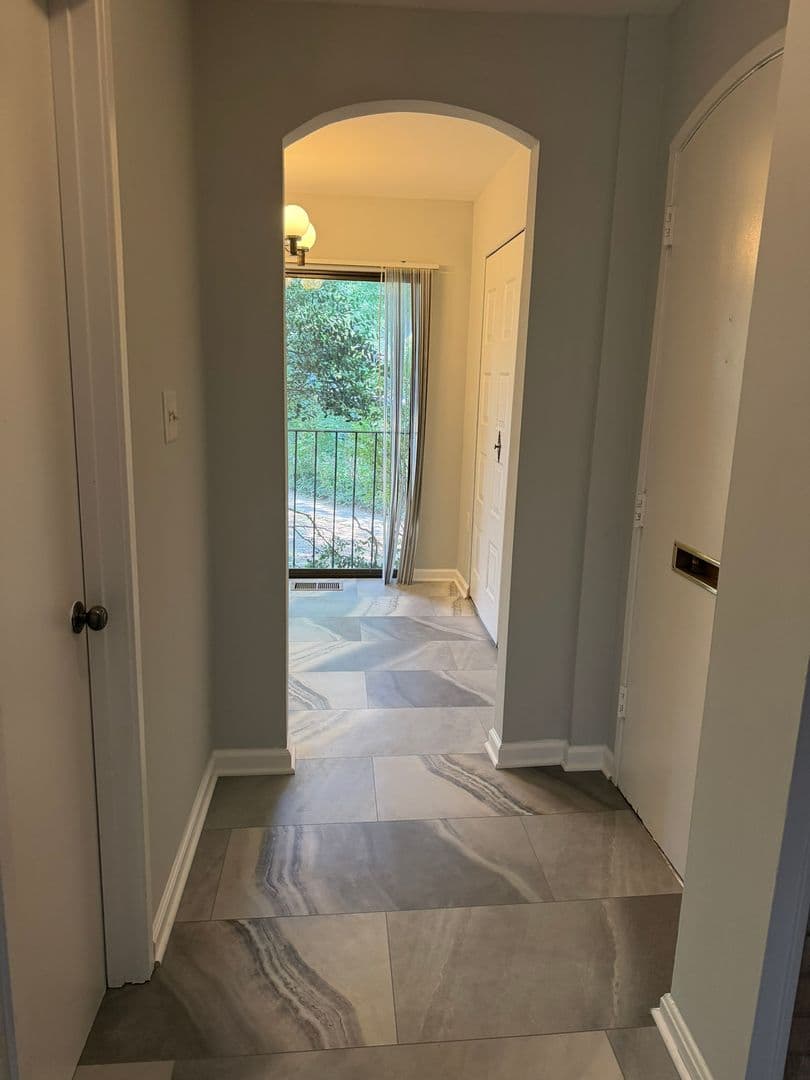 Potomac House: 8130 Inverness Ridge Rd