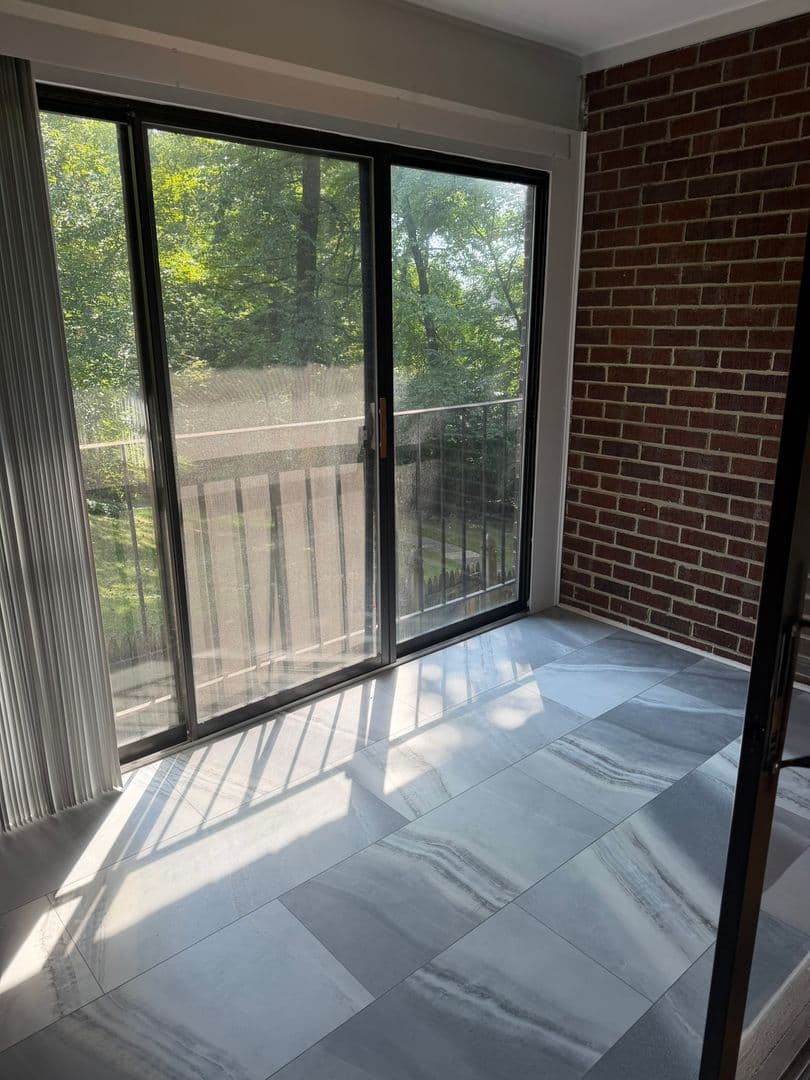 Potomac House: 8130 Inverness Ridge Rd