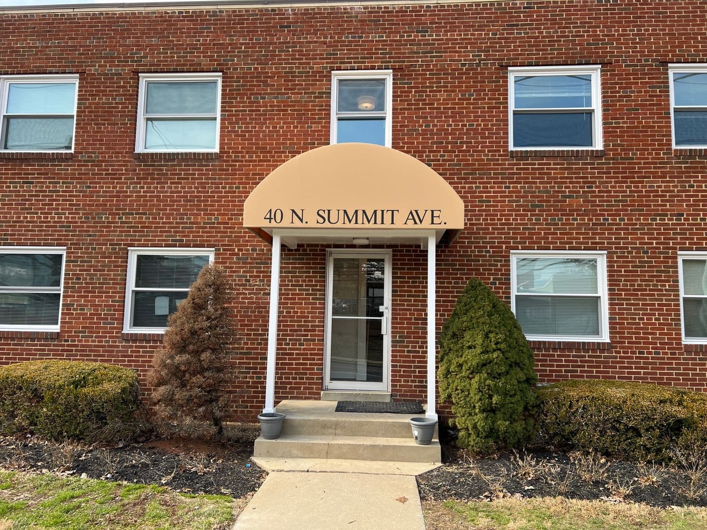 Gaithersburg Apartment: 40 N. Summit Avenue