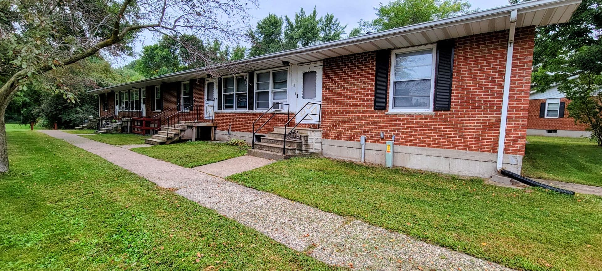 Colfax Apartment: 806, 808, 900, 902 University Ave