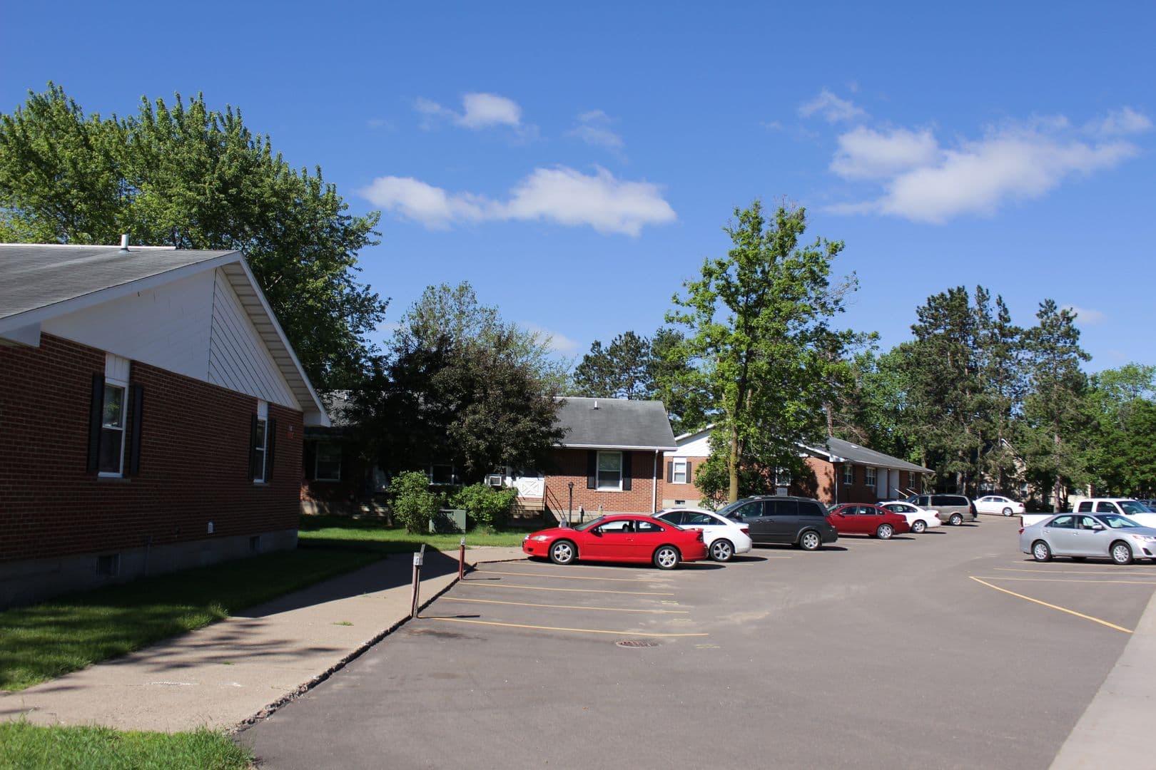 Colfax Apartment: 806, 808, 900, 902 University Ave