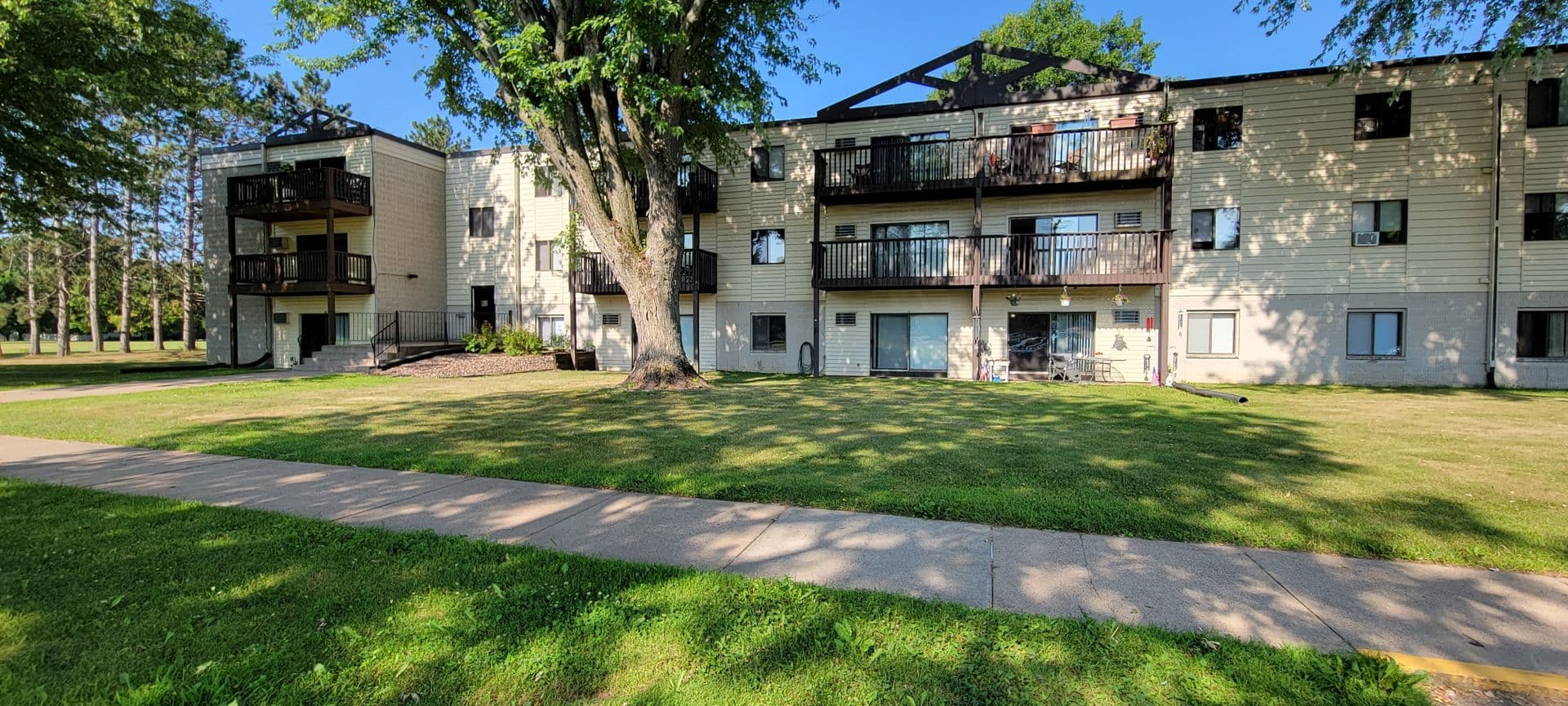 Menomonie Apartment: 420 Heller Rd