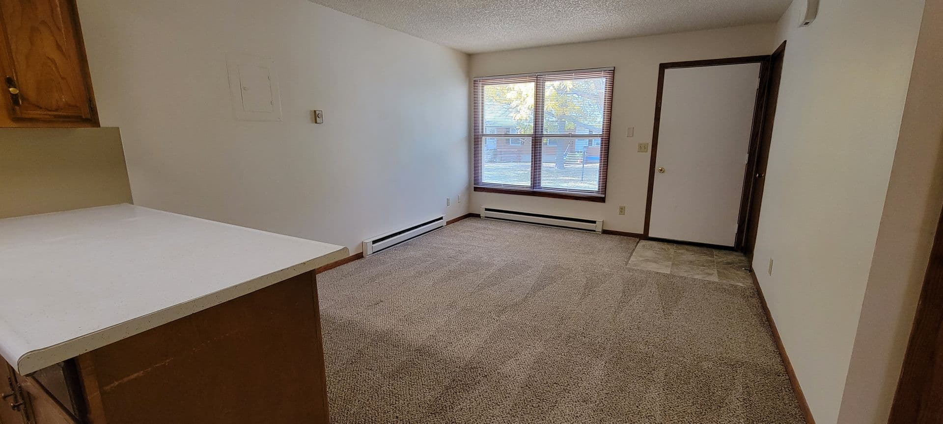 Colfax Apartment: 806, 808, 900, 902 University Ave